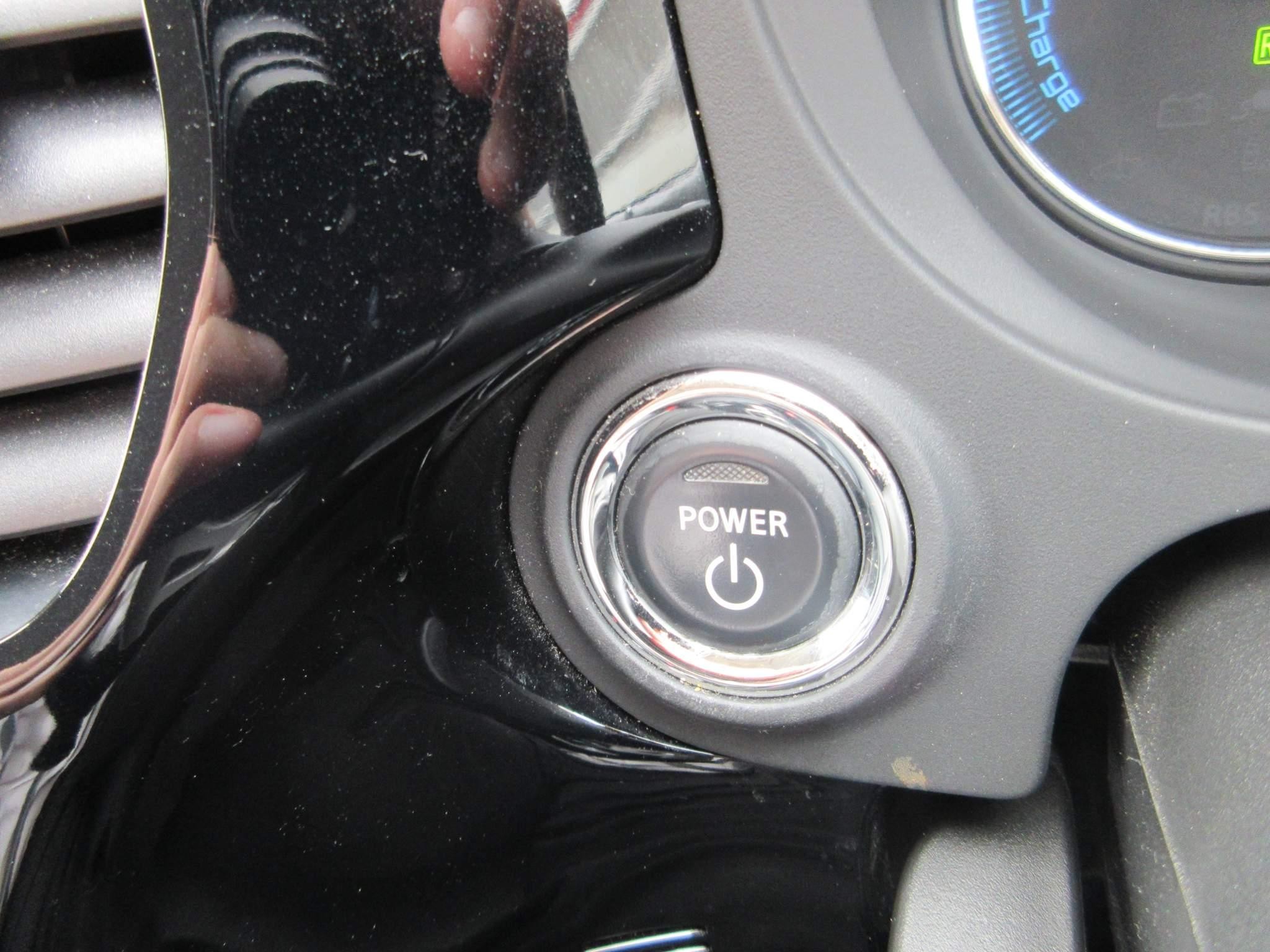 Mitsubishi Outlander 2.0h 12kWh 4h SUV 5dr Petrol Plug-in Hybrid CVT 4WD Euro 6 (s/s) (200 ps) (YS18NDN) image 36