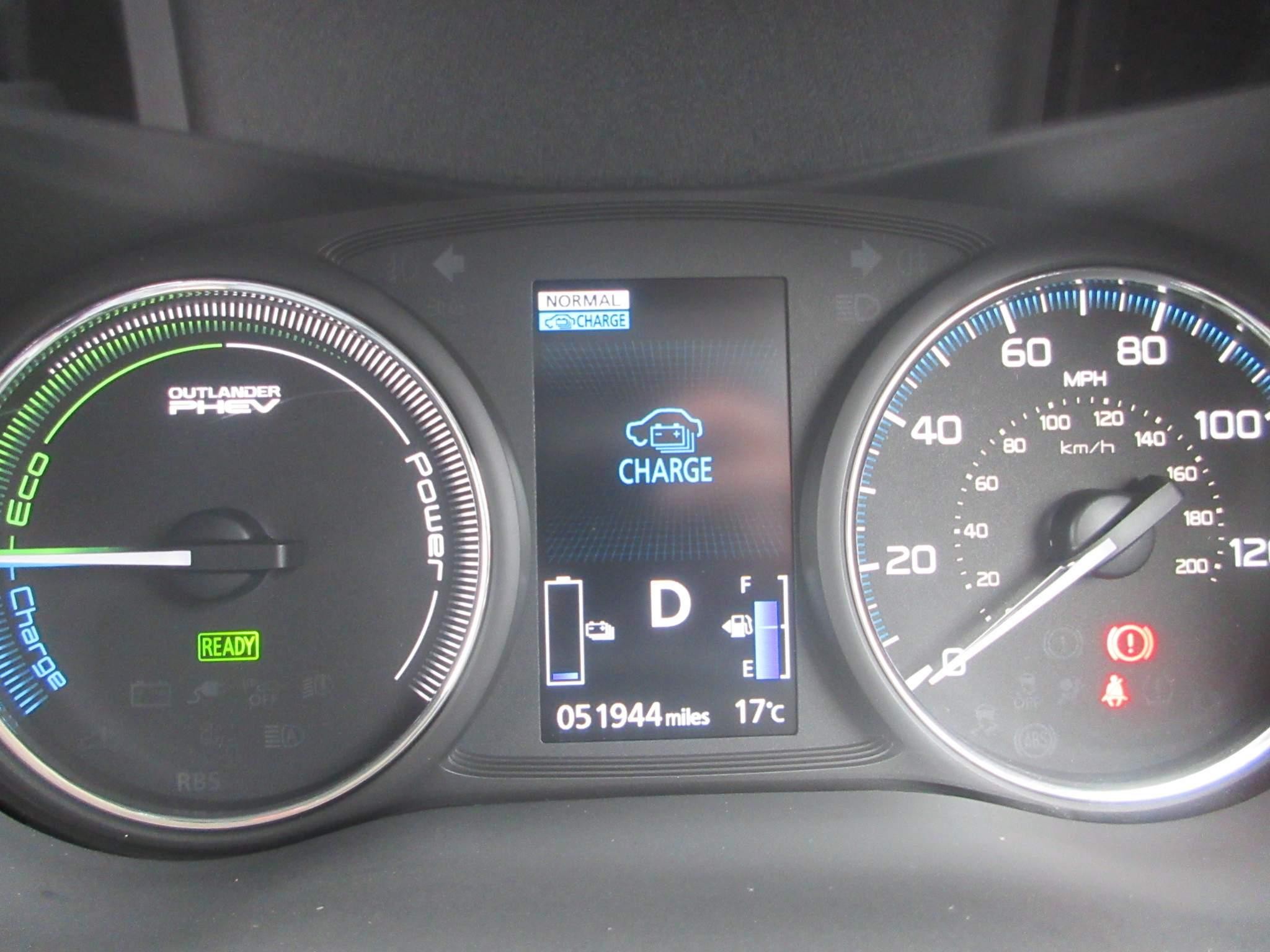 Mitsubishi Outlander 2.0h 12kWh 4h SUV 5dr Petrol Plug-in Hybrid CVT 4WD Euro 6 (s/s) (200 ps) (YS18NDN) image 39