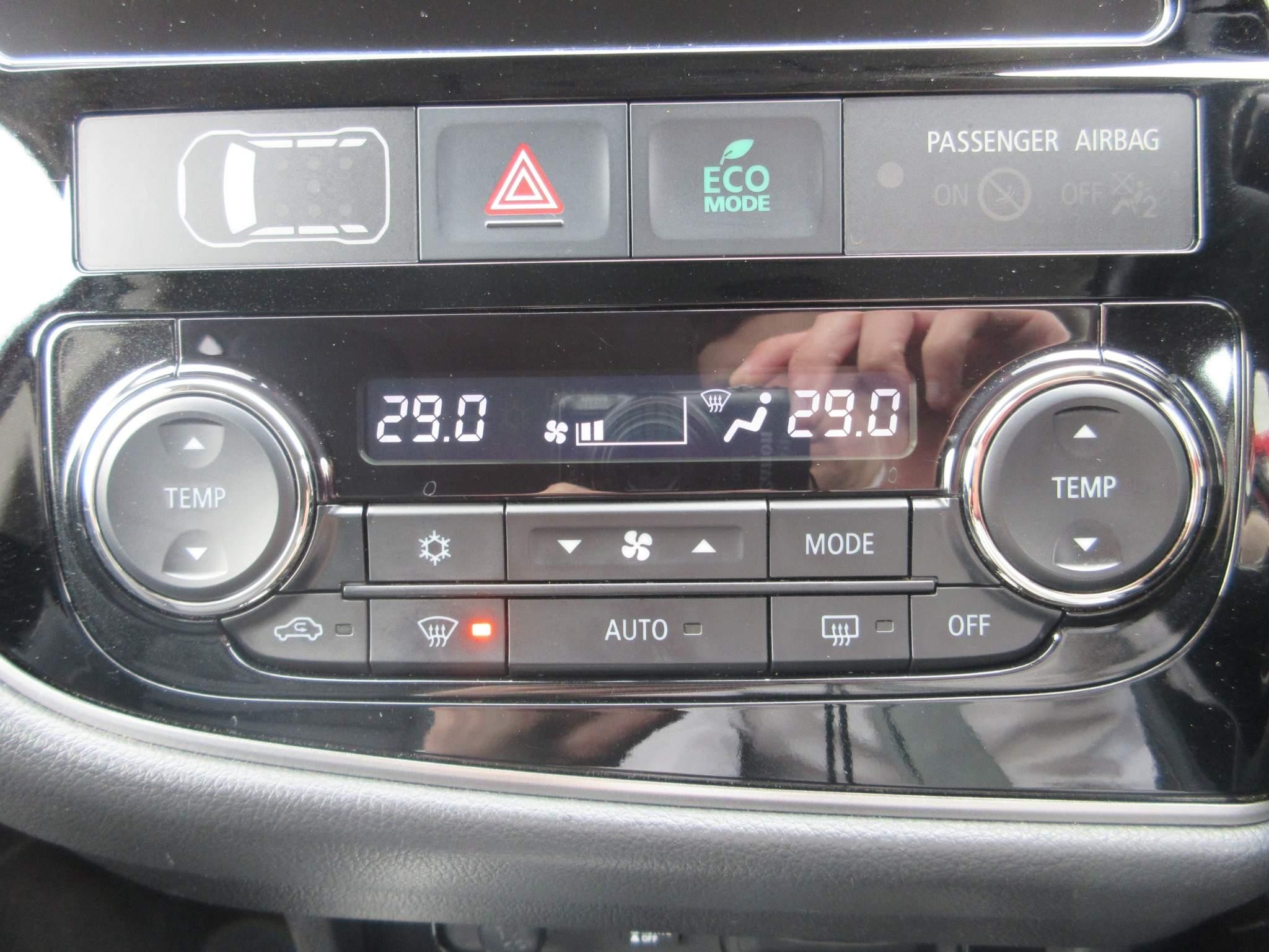 Mitsubishi Outlander 2.0h 12kWh 4h SUV 5dr Petrol Plug-in Hybrid CVT 4WD Euro 6 (s/s) (200 ps) (YS18NDN) image 43