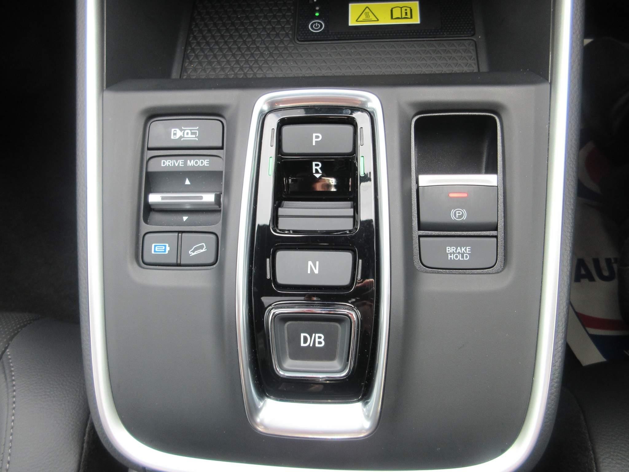 Honda CR-V 2.0 ePHEV Advance Tech 5dr eCVT (YN23XVV) image 17