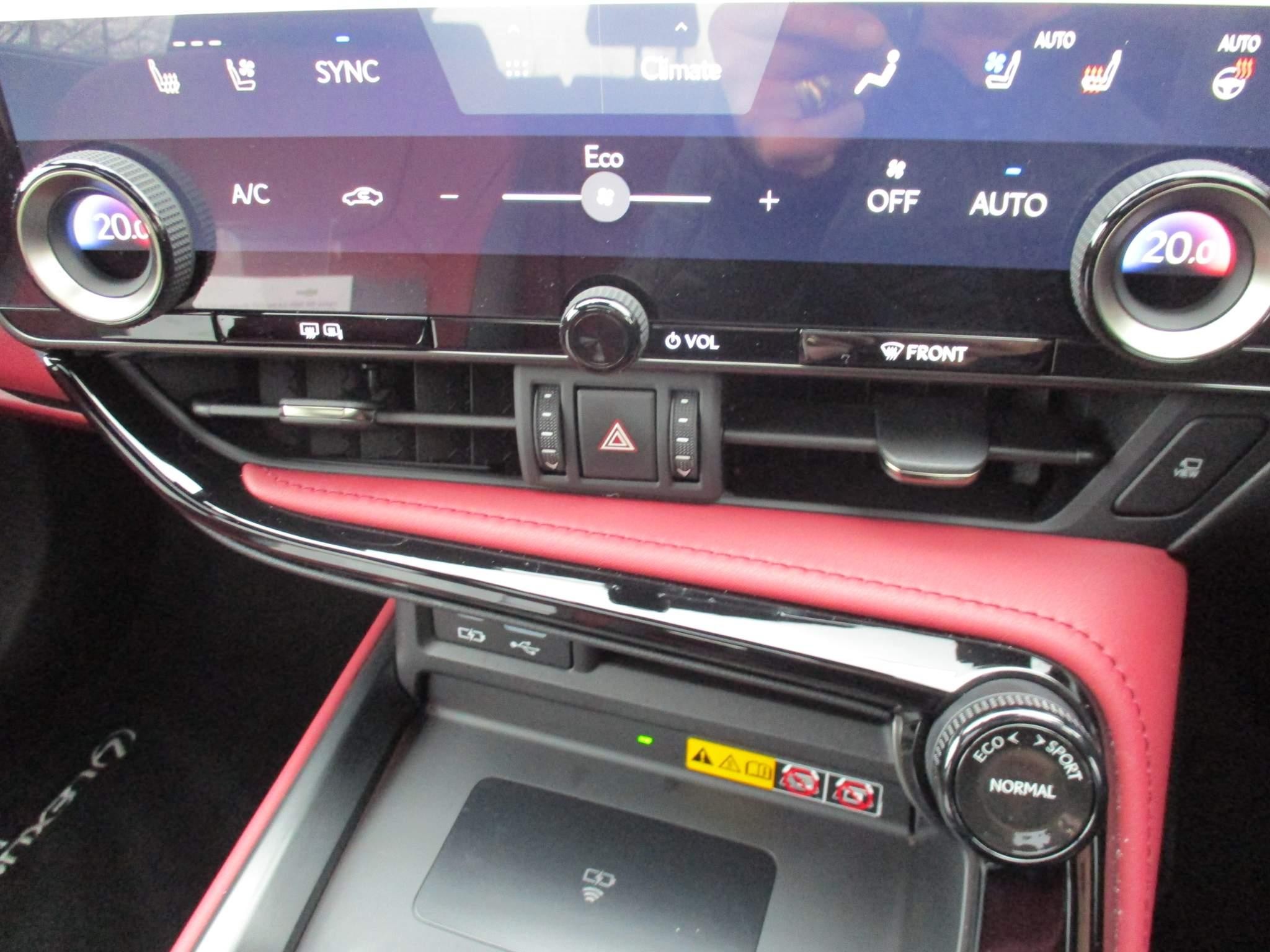 Lexus NX 450h+ 2.5 5dr Premium Plus Pack/Sunroof (NU73HZX) image 27