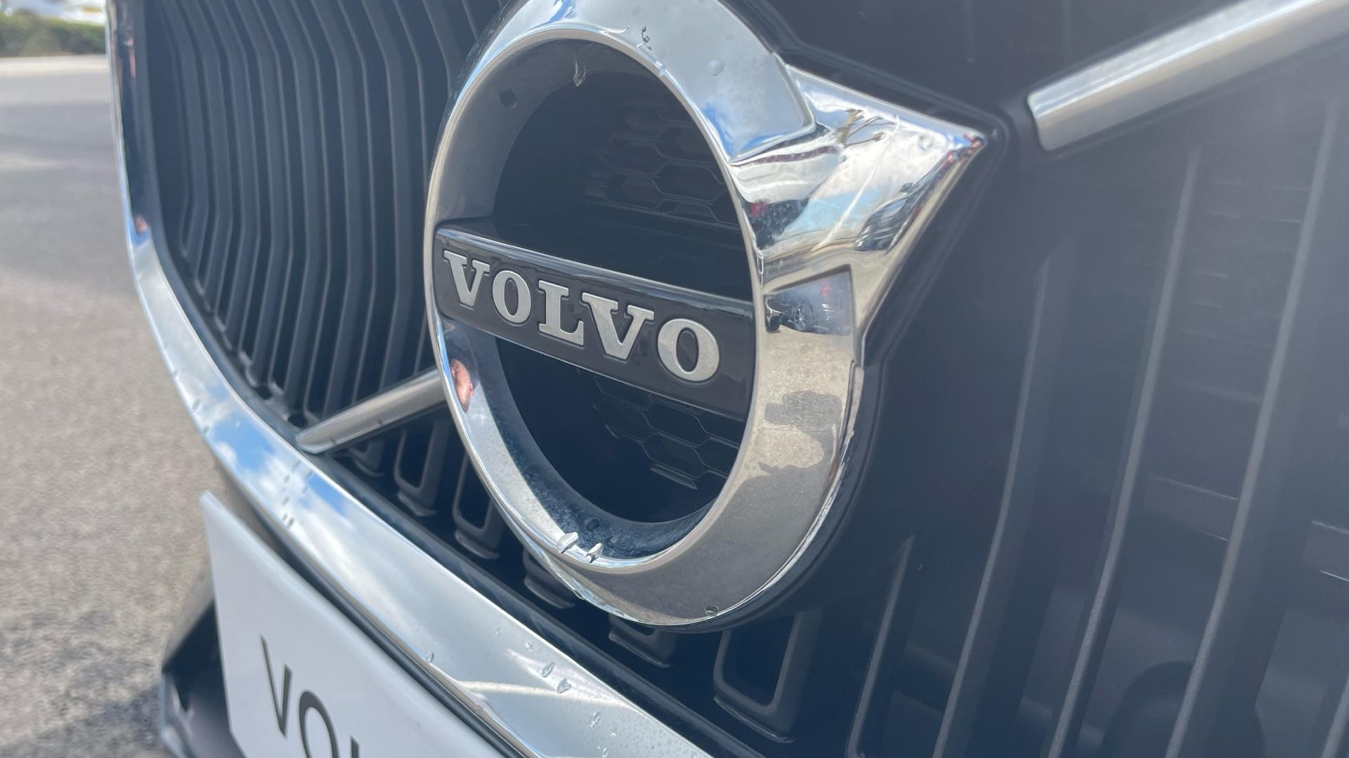 Volvo V60 2.0 B4 MHEV Momentum Auto Euro 6 (s/s) 5dr (FV70ENM) image 66