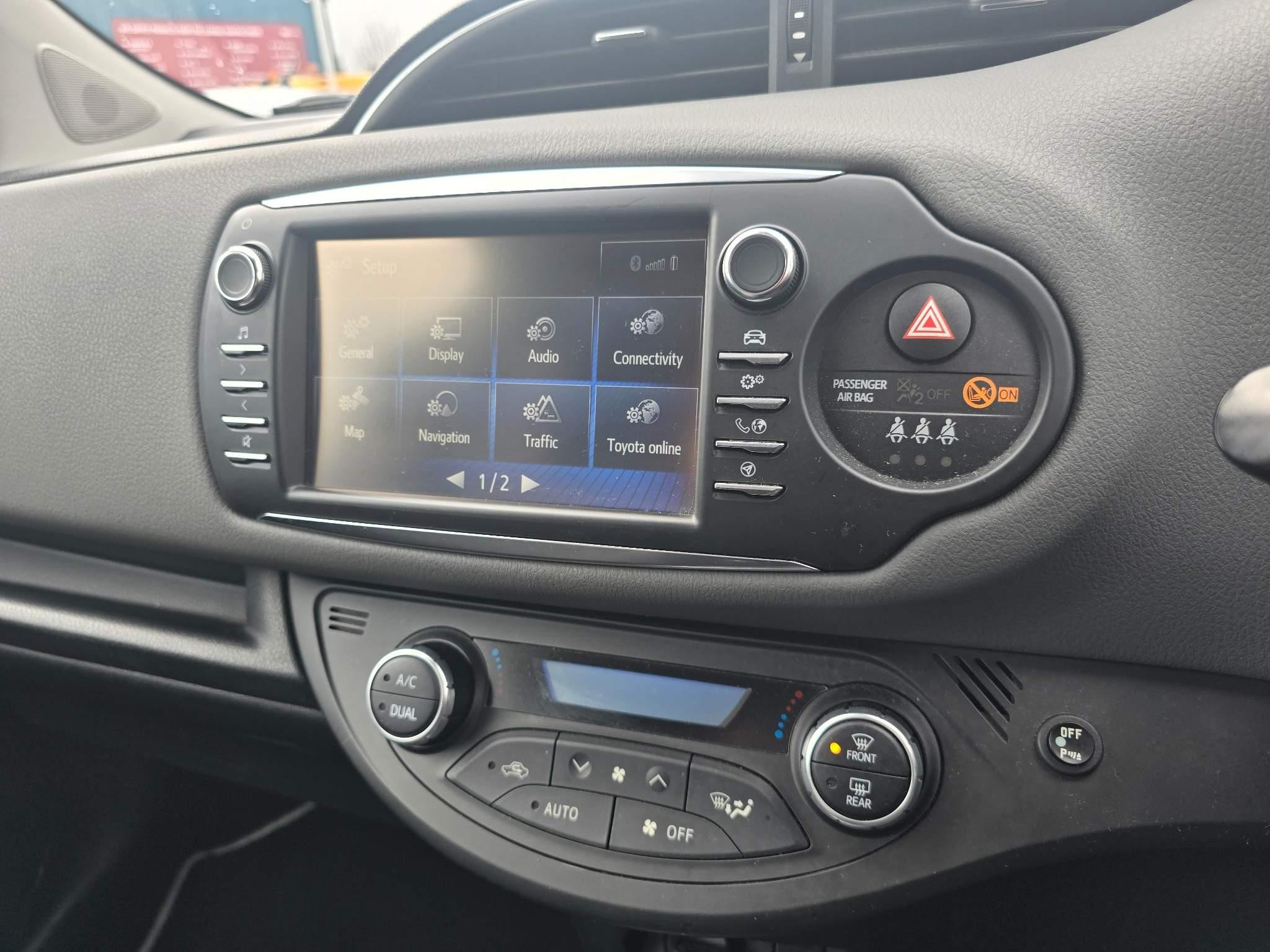 Toyota Yaris 1.5 VVT-h Icon Tech Hatchback 5dr Petrol Hybrid E-CVT Euro 6 (s/s) (100 ps) (DE67UVH) image 16
