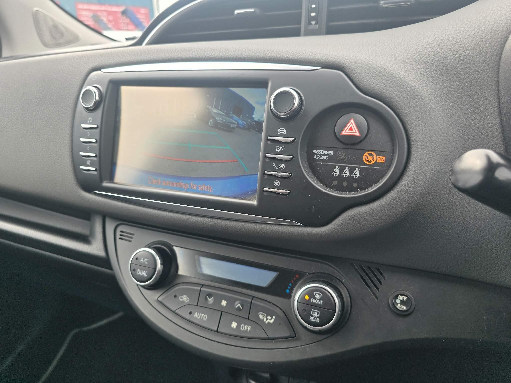 Toyota Yaris 1.5 VVT-h Icon Tech Hatchback 5dr Petrol Hybrid E-CVT Euro 6 (s/s) (100 ps) (DE67UVH) image 17
