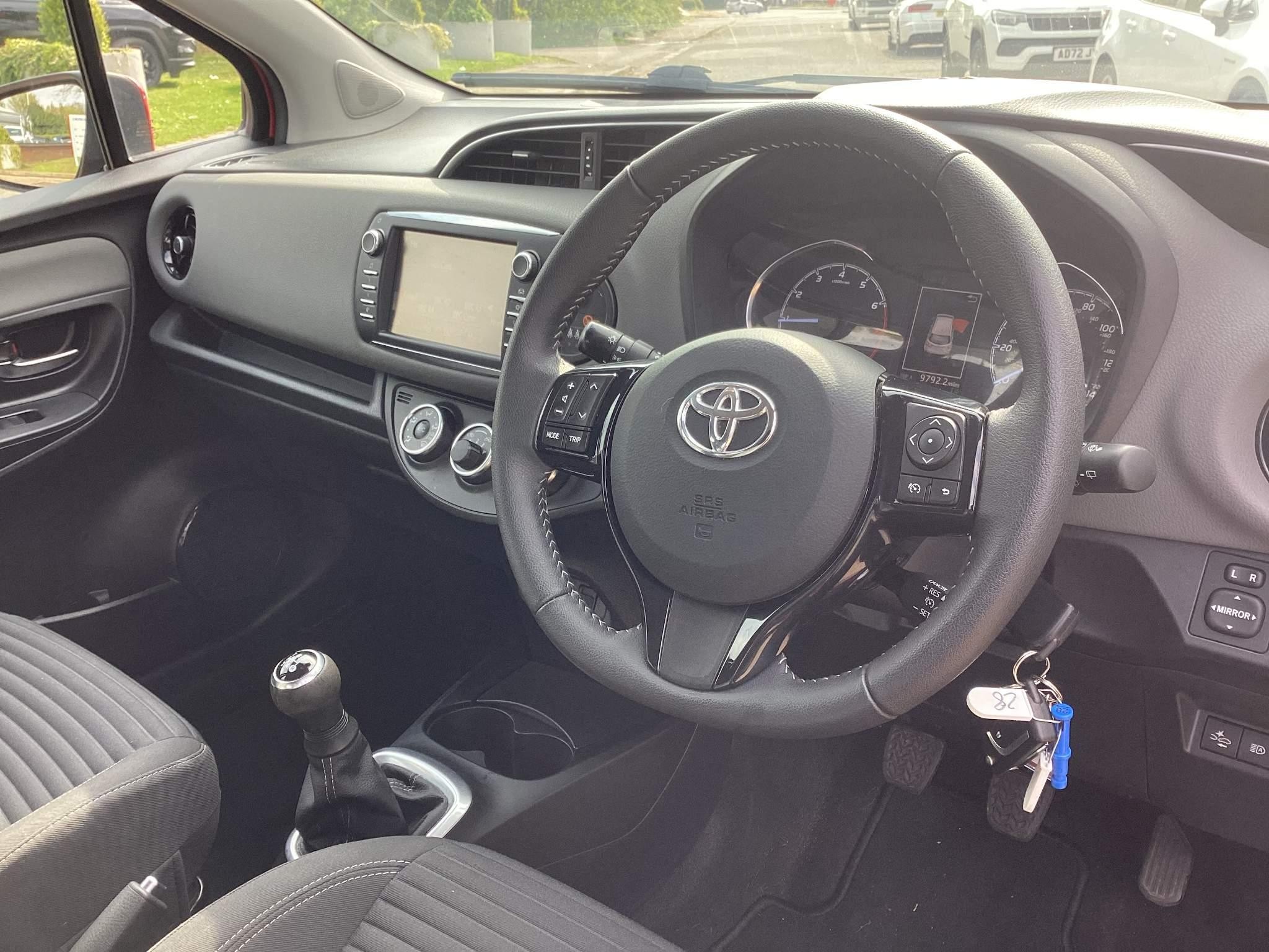 Toyota Yaris 1.0 VVT-i Icon Euro 6 5dr (AF68AFE) image 9