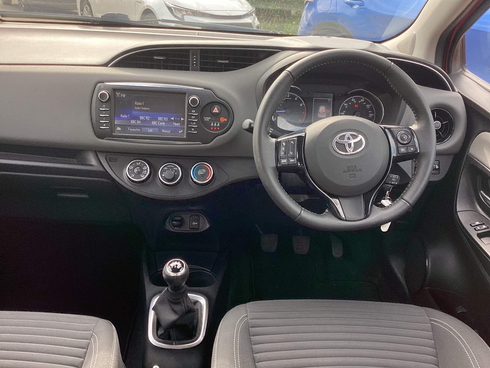 Toyota Yaris 1.0 VVT-i Icon Euro 6 5dr (AF68AFE) image 16