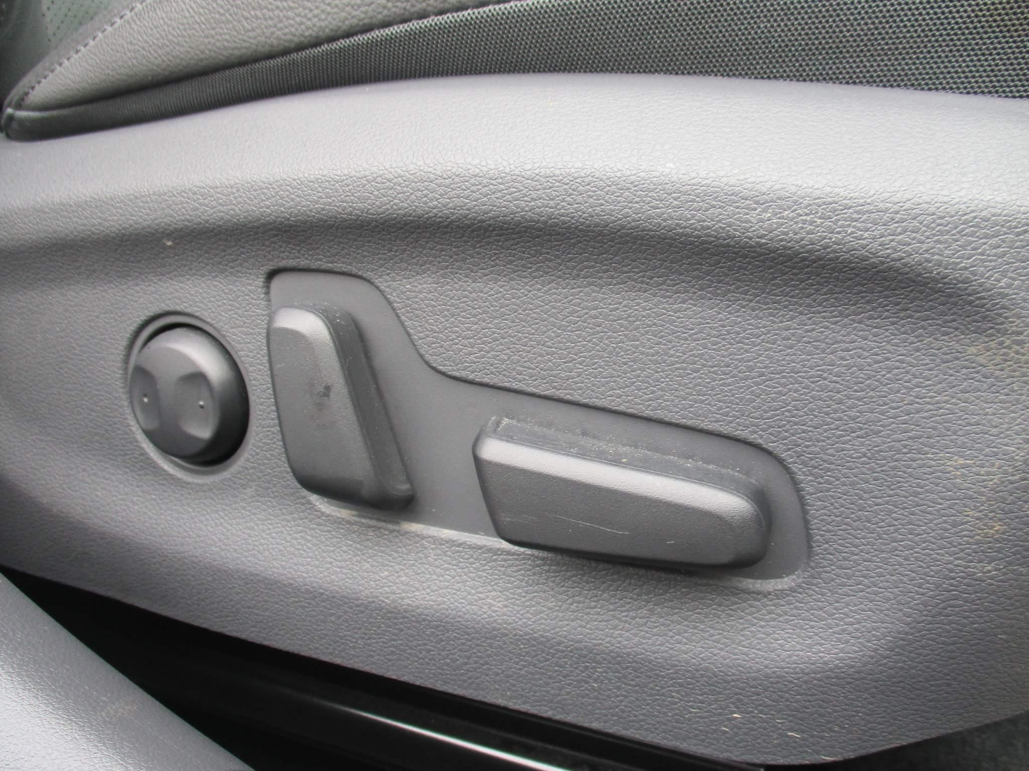 Hyundai IONIQ 1.6 h-GDi Premium SE Hatchback 5dr Petrol Hybrid DCT Euro 6 (s/s) (141 ps) (YC20RYR) image 26