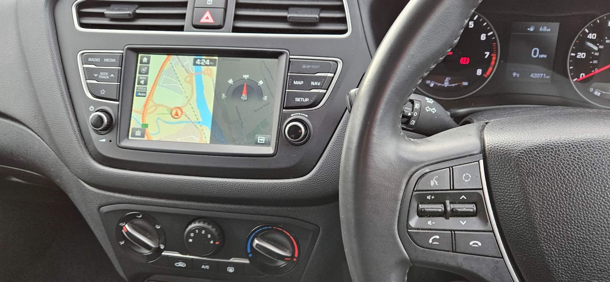 Hyundai i20 1.2 Play Hatchback 5dr Petrol Manual Euro 6 (s/s) (84 ps) (EA70KTF) image 14