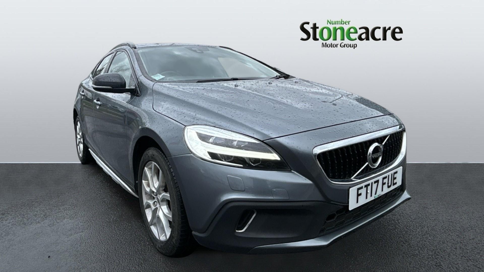 Volvo V40 Cross Country 1.5 T3 Pro Auto Euro 6 (s/s) 5dr (FT17FUE) image 0