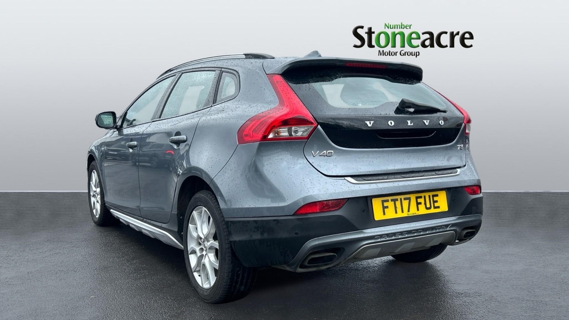 Volvo V40 Cross Country 1.5 T3 Pro Auto Euro 6 (s/s) 5dr (FT17FUE) image 1