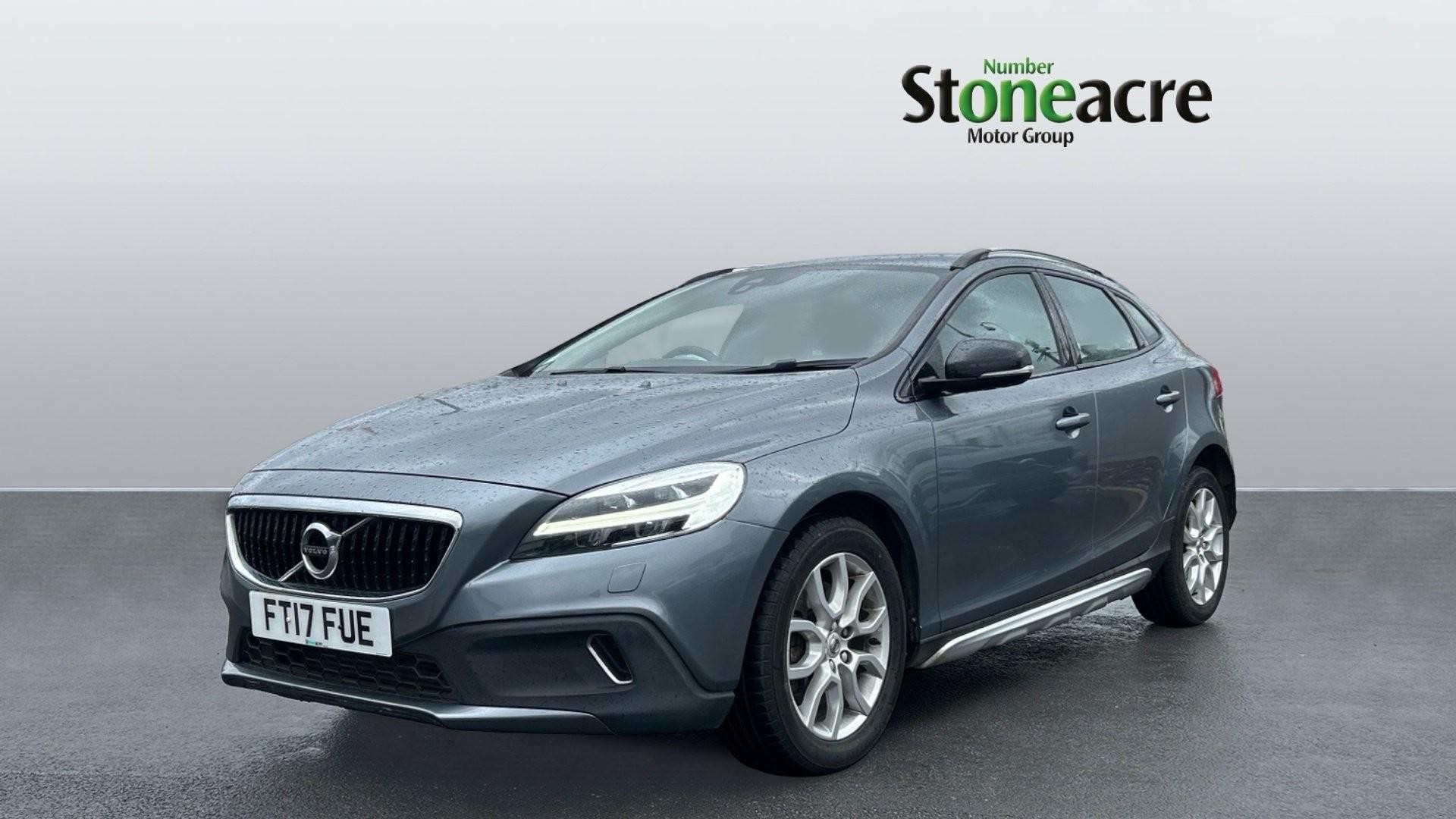 Volvo V40 Cross Country 1.5 T3 Pro Auto Euro 6 (s/s) 5dr (FT17FUE) image 5