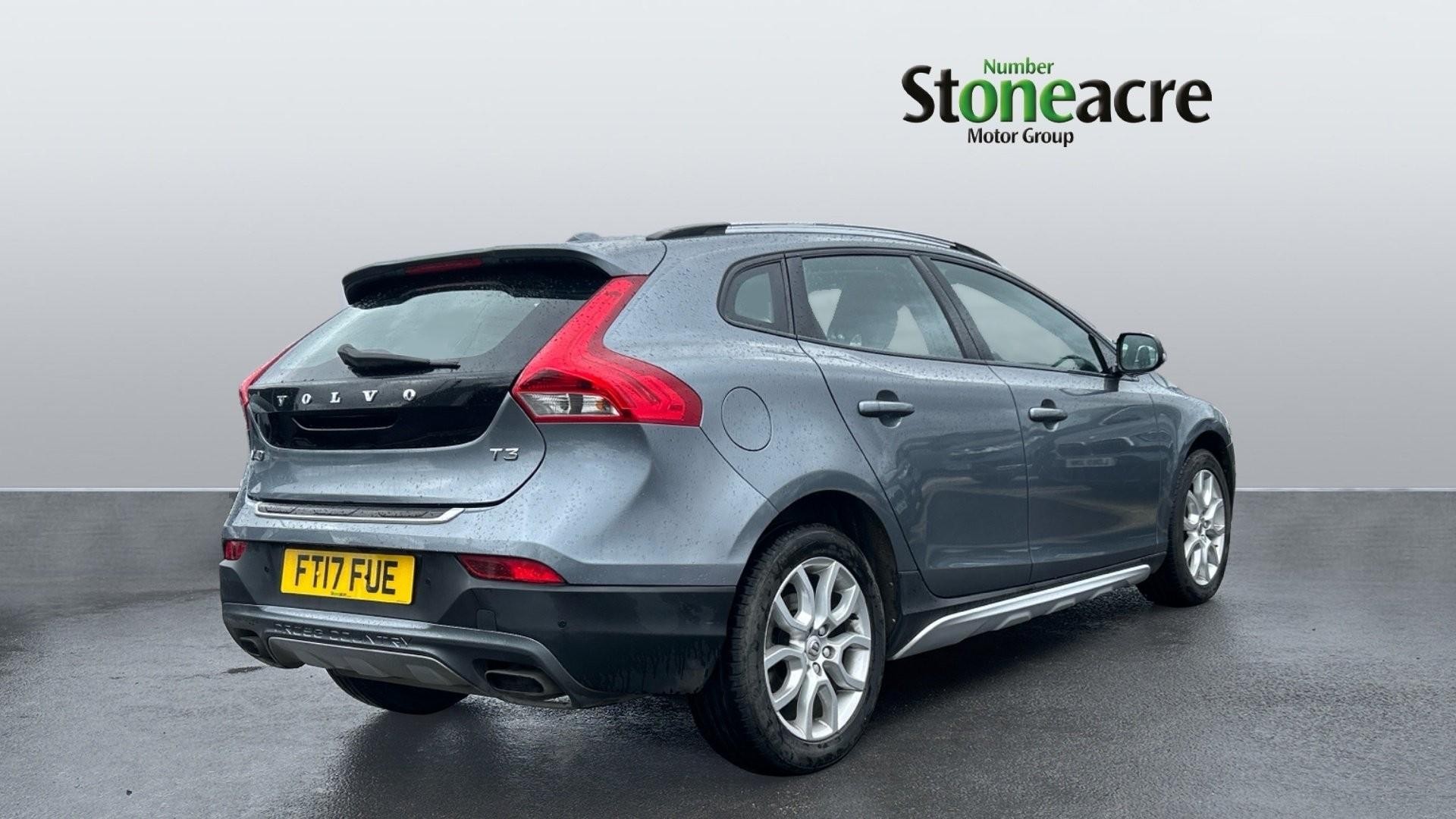 Volvo V40 Cross Country 1.5 T3 Pro Auto Euro 6 (s/s) 5dr (FT17FUE) image 6