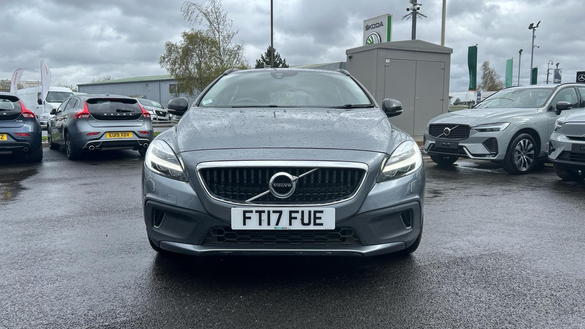 Volvo V40 Cross Country 1.5 T3 Pro Auto Euro 6 (s/s) 5dr (FT17FUE) image 11