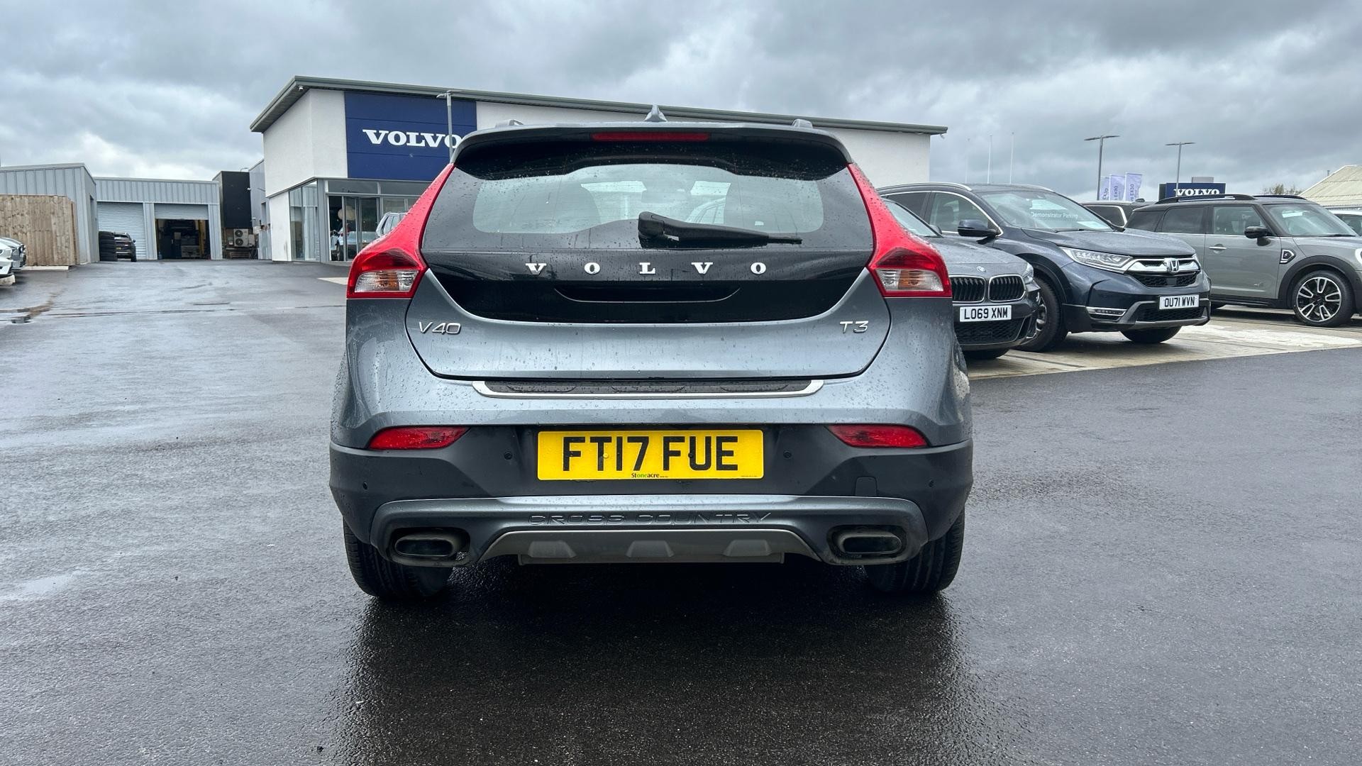 Volvo V40 Cross Country 1.5 T3 Pro Auto Euro 6 (s/s) 5dr (FT17FUE) image 12