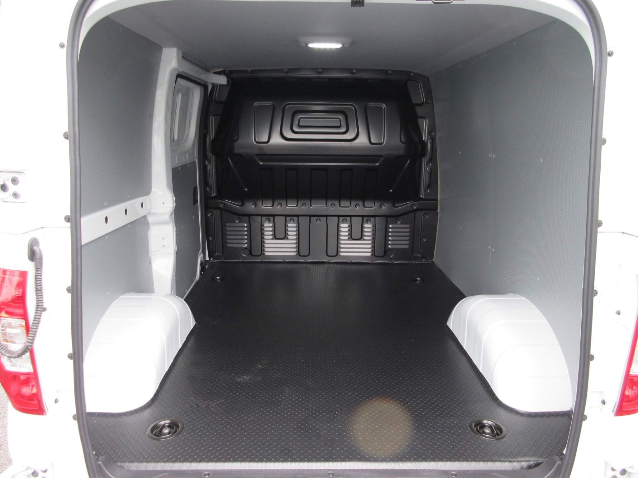 Maxus eDeliver 3 90kW H1 Van 50.2kWh Auto (YR24BWO) image 15