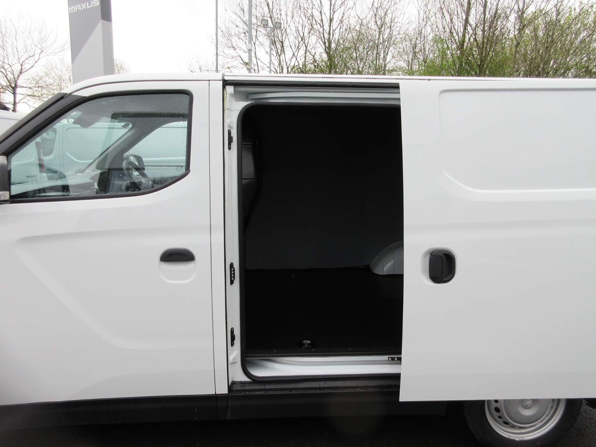 Maxus eDeliver 3 90kW H1 Van 50.2kWh Auto (YR24BWO) image 17