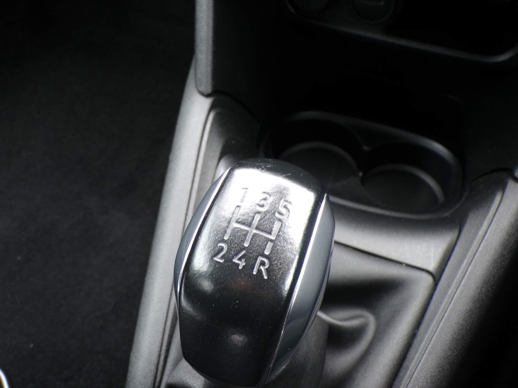 Peugeot 208 1.2 PureTech Tech Edition Hatchback 5dr Petrol Manual Euro 6 (s/s) (82 ps) (YH69XHT) image 14