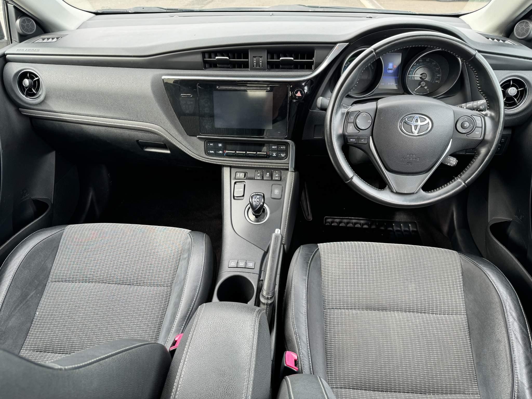 Toyota Auris 1.8 VVT-h Excel Touring Sports CVT Euro 6 (s/s) 5dr (FE16FWM) image 14