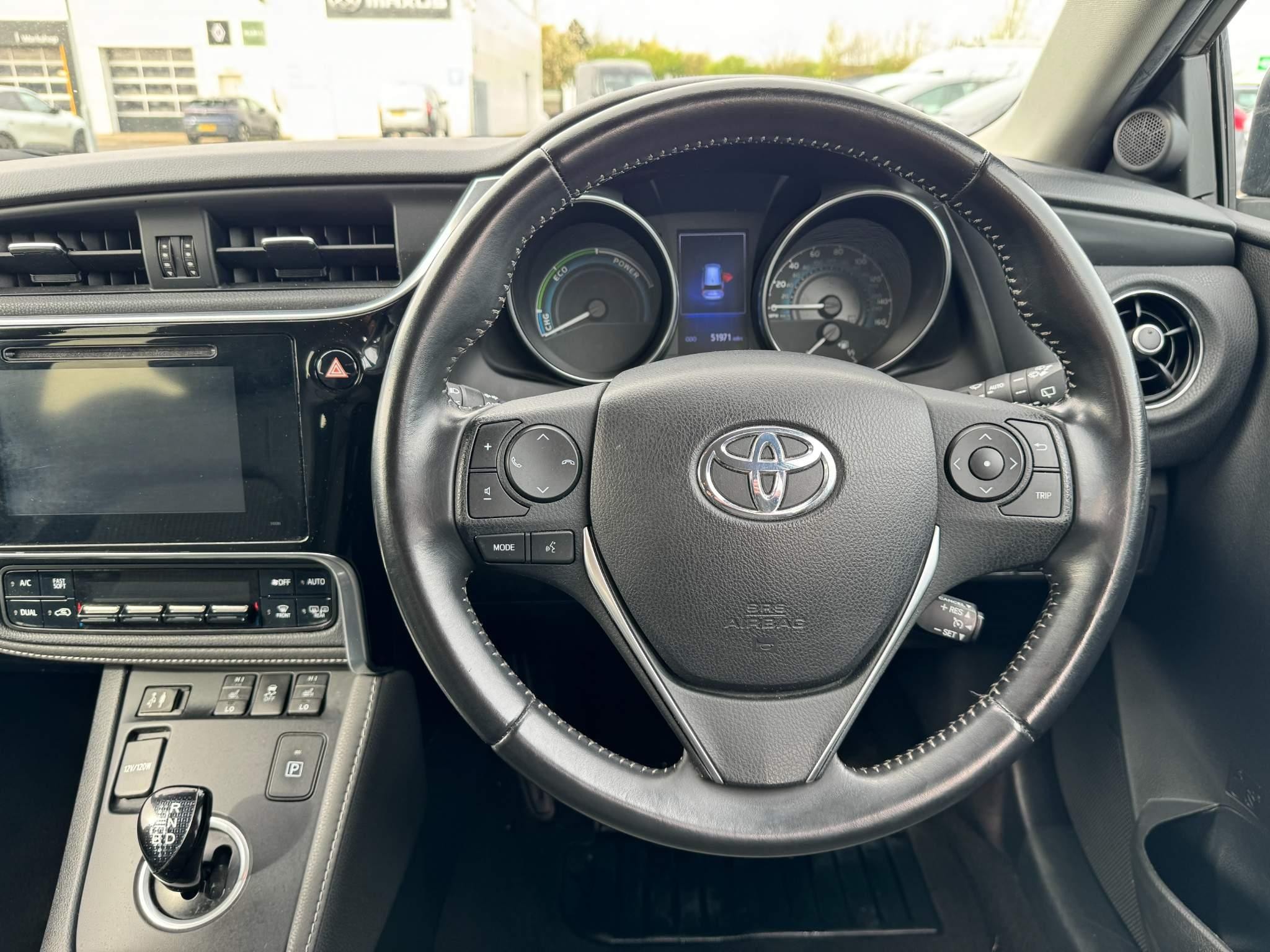 Toyota Auris 1.8 VVT-h Excel Touring Sports CVT Euro 6 (s/s) 5dr (FE16FWM) image 16