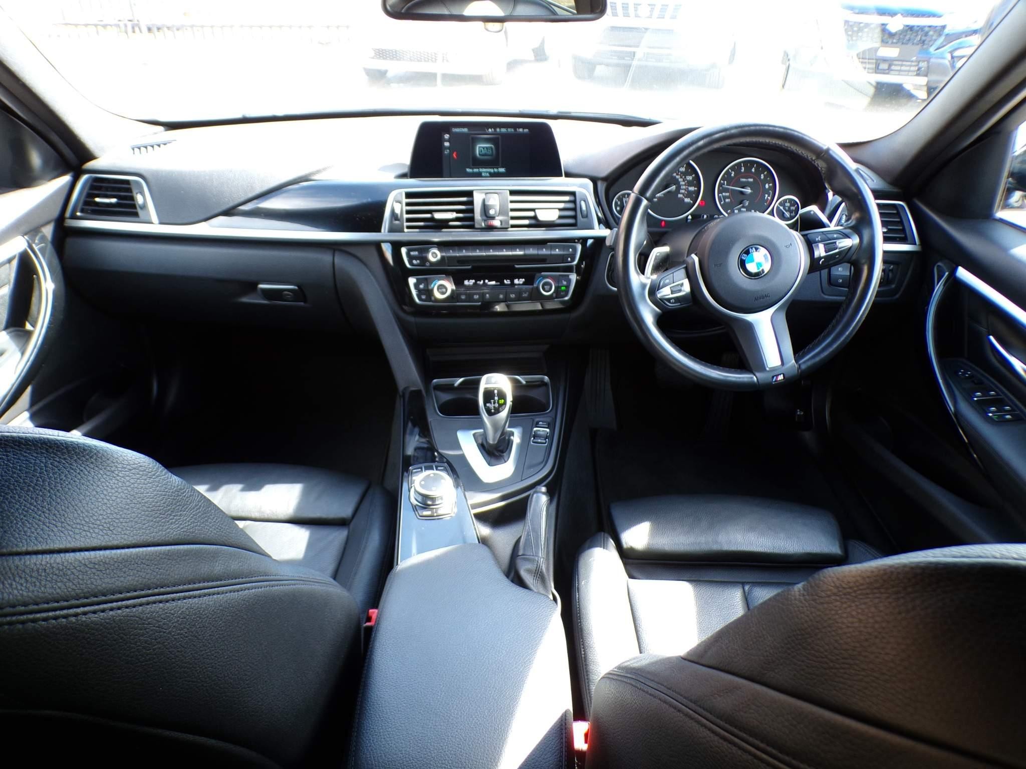 BMW 3 Series 2.0 320i M Sport Auto Euro 6 (s/s) 4dr (PN19WDV) image 9