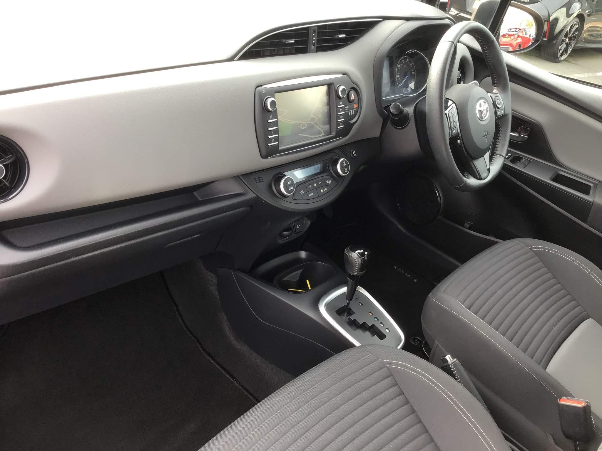 Toyota Yaris 1.5 VVT-h Icon Tech Hatchback 5dr Petrol Hybrid E-CVT Euro 6 (s/s) (100 ps) (PE68TYW) image 12