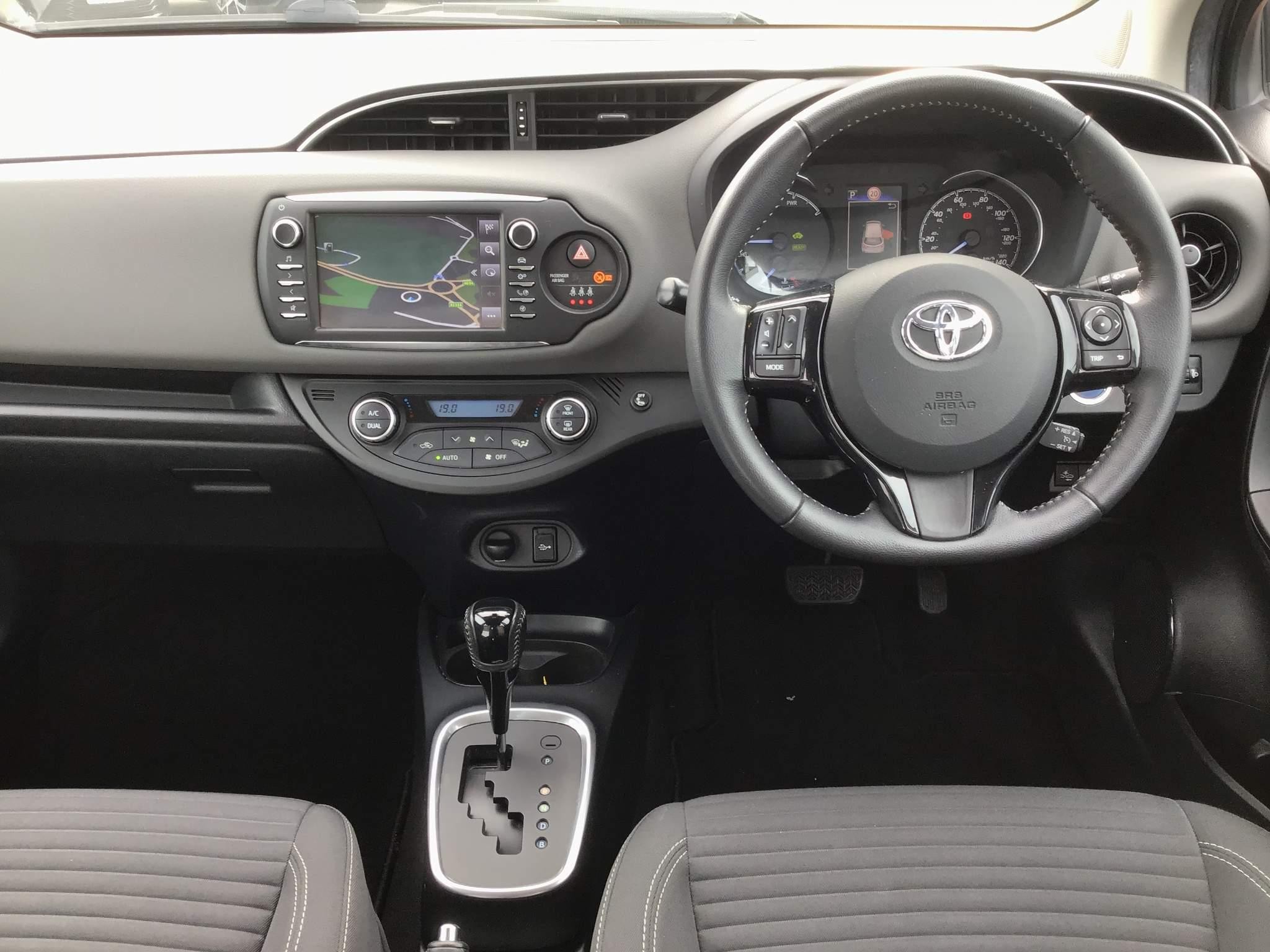 Toyota Yaris 1.5 VVT-h Icon Tech Hatchback 5dr Petrol Hybrid E-CVT Euro 6 (s/s) (100 ps) (PE68TYW) image 13