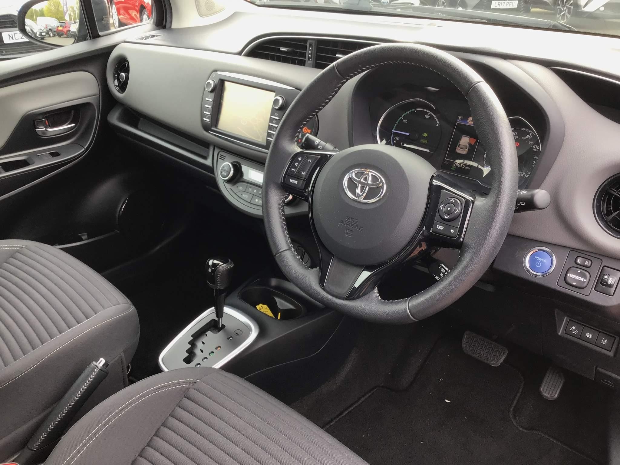 Toyota Yaris 1.5 VVT-h Icon Tech Hatchback 5dr Petrol Hybrid E-CVT Euro 6 (s/s) (100 ps) (PE68TYW) image 14