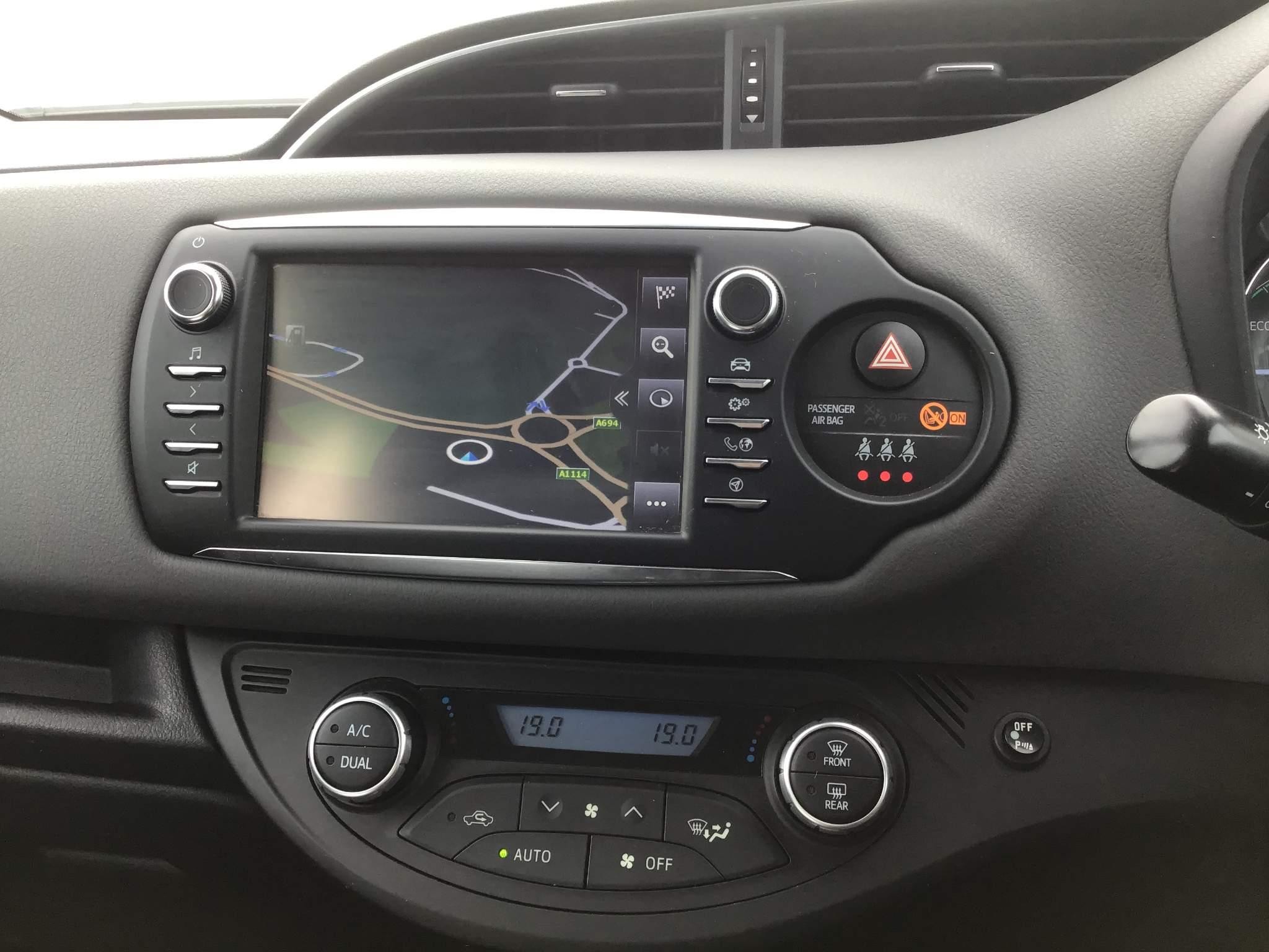 Toyota Yaris 1.5 VVT-h Icon Tech Hatchback 5dr Petrol Hybrid E-CVT Euro 6 (s/s) (100 ps) (PE68TYW) image 15