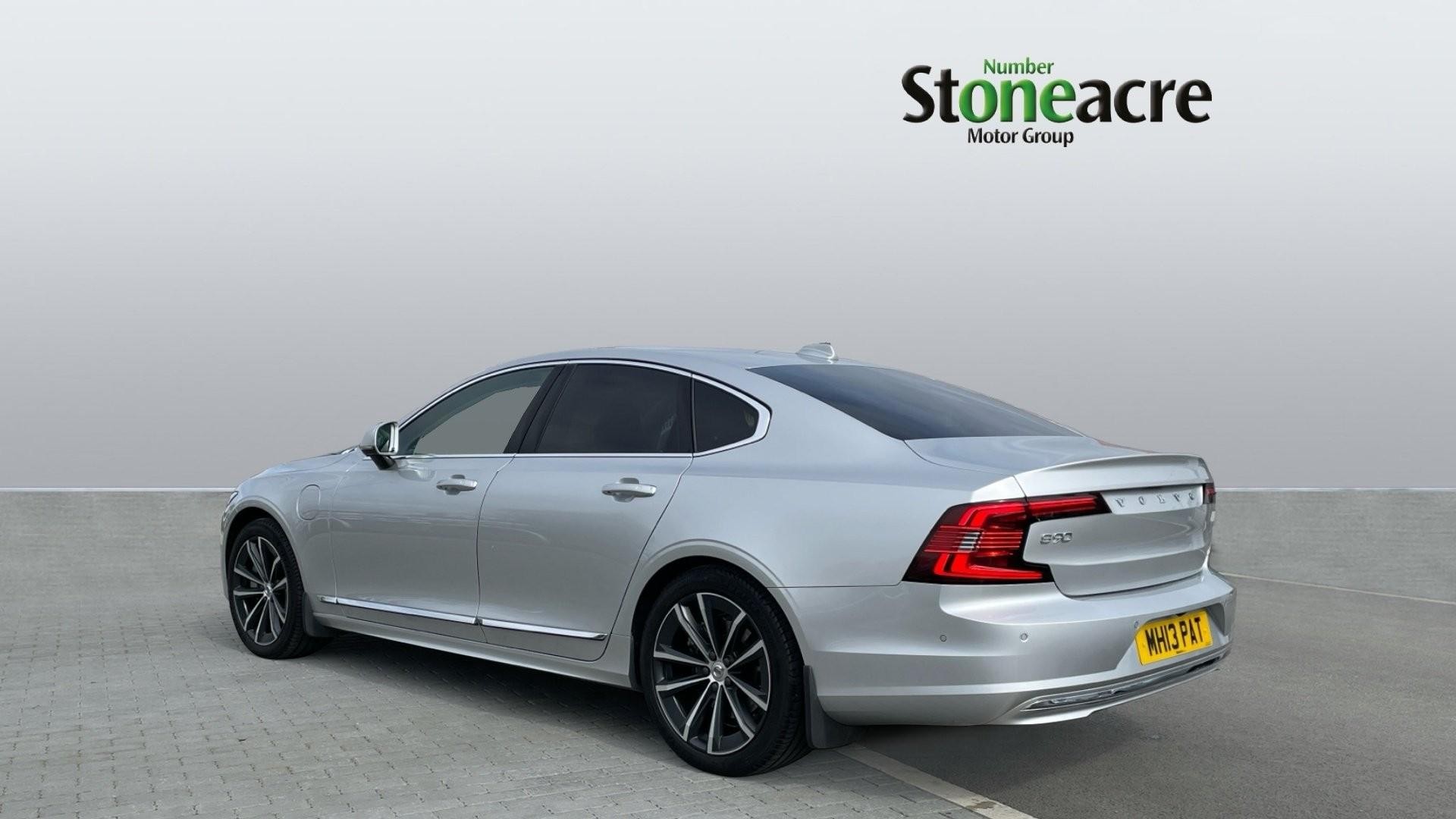 Volvo S90 2.0h T8 Recharge 18.8kWh Inscription Auto AWD Euro 6 (s/s) 4dr (NG22ZPV) image 1