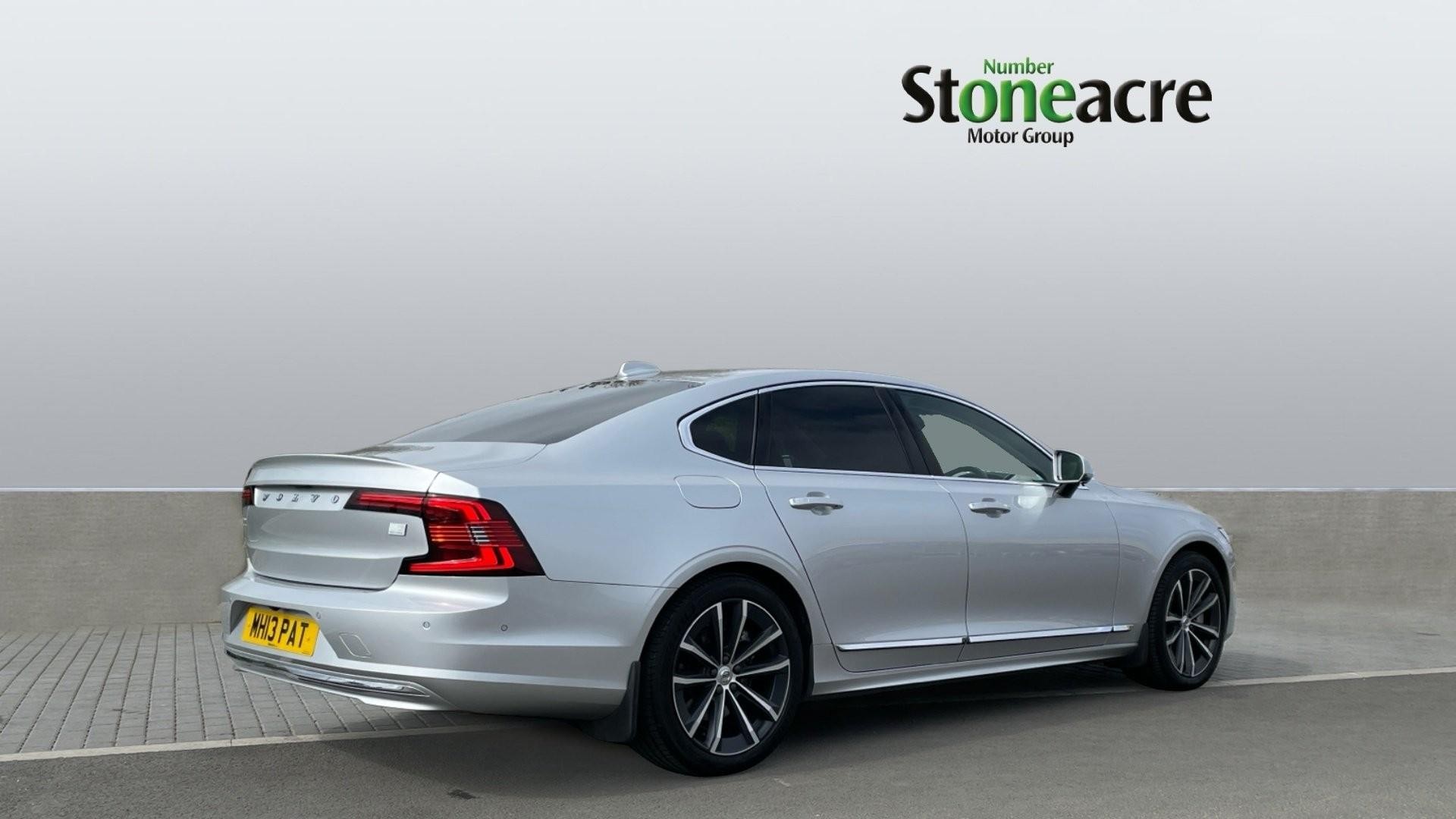 Volvo S90 2.0h T8 Recharge 18.8kWh Inscription Auto AWD Euro 6 (s/s) 4dr (NG22ZPV) image 6