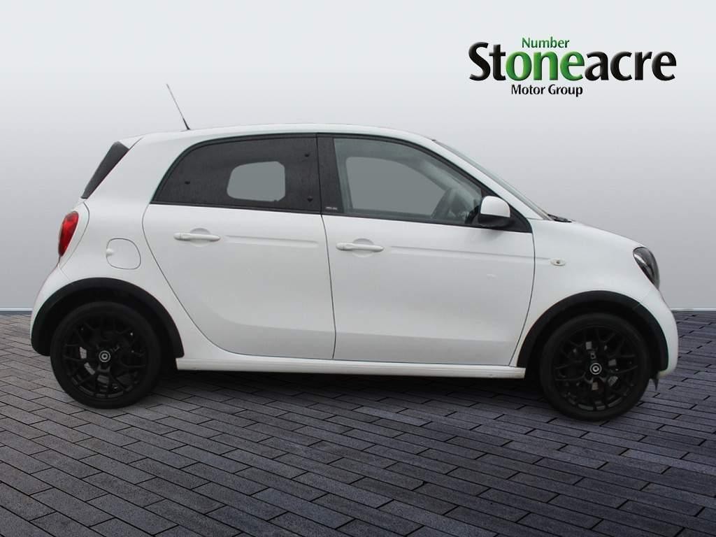 Smart ForFour 0.9T Edition White Hatchback 5dr Petrol Manual Euro 6 (s/s) (90 ps) (FP16ESO) image 1