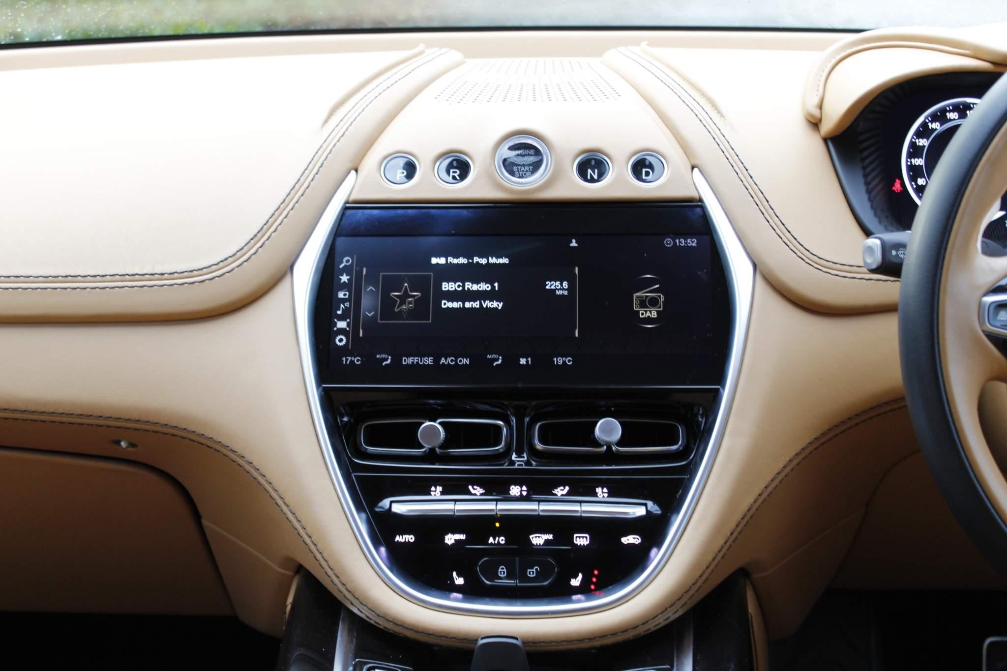 Aston Martin DBX V8 550 5dr Touchtronic (NG21XVP) image 9