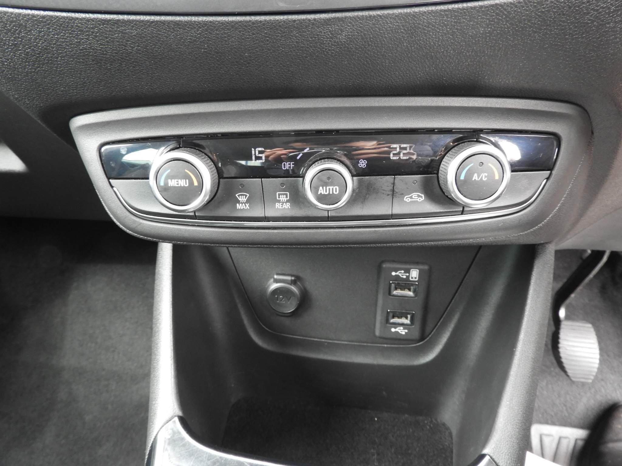 Vauxhall Crossland X 1.2 Turbo Business Edition Nav SUV 5dr Petrol Manual Euro 6 (s/s) (110 ps) (ML20XLK) image 19