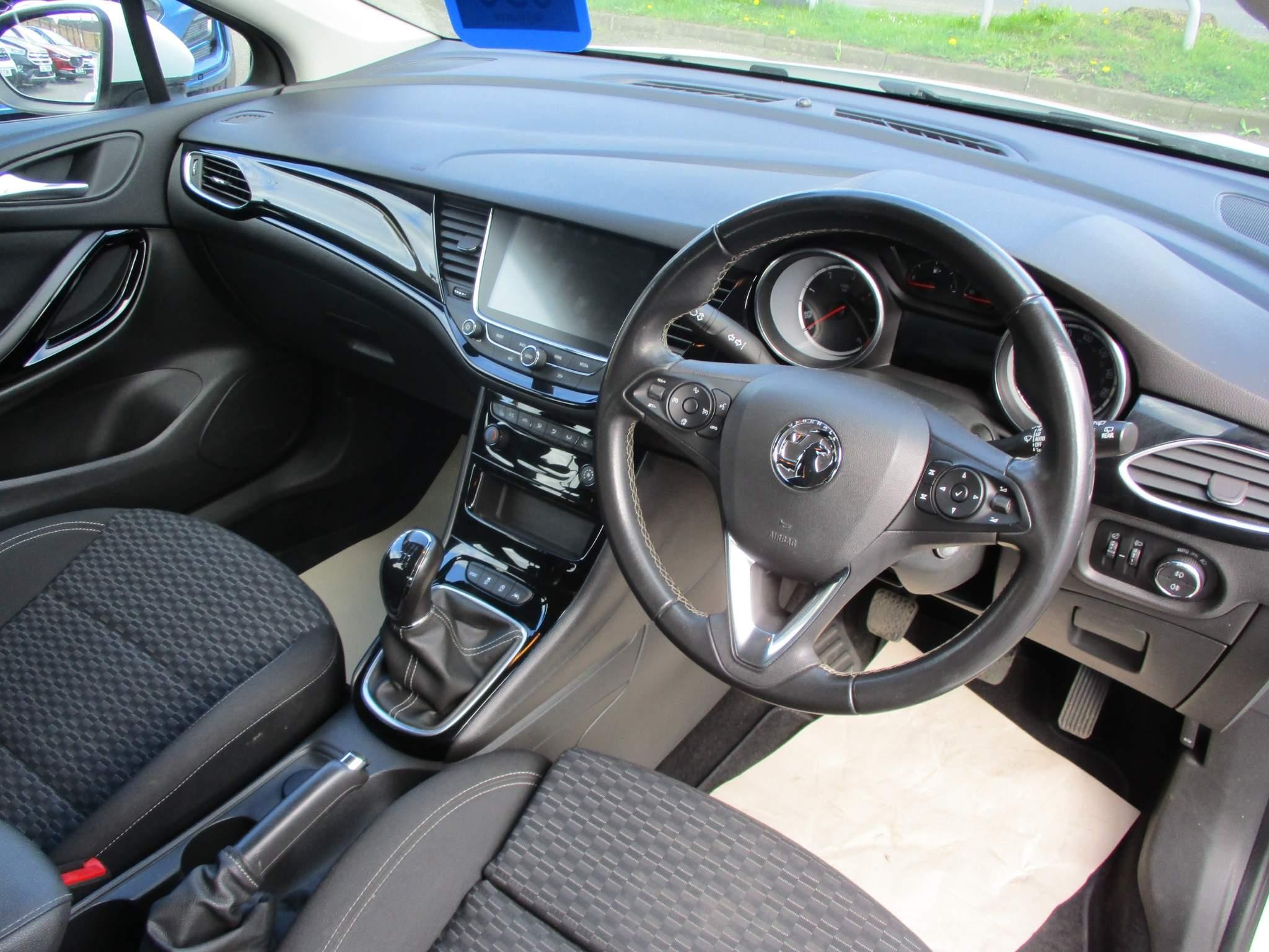 Vauxhall Astra 1.6 CDTi ecoTEC BlueInjection SRi Nav Euro 6 (s/s) 5dr (VU68EOG) image 13
