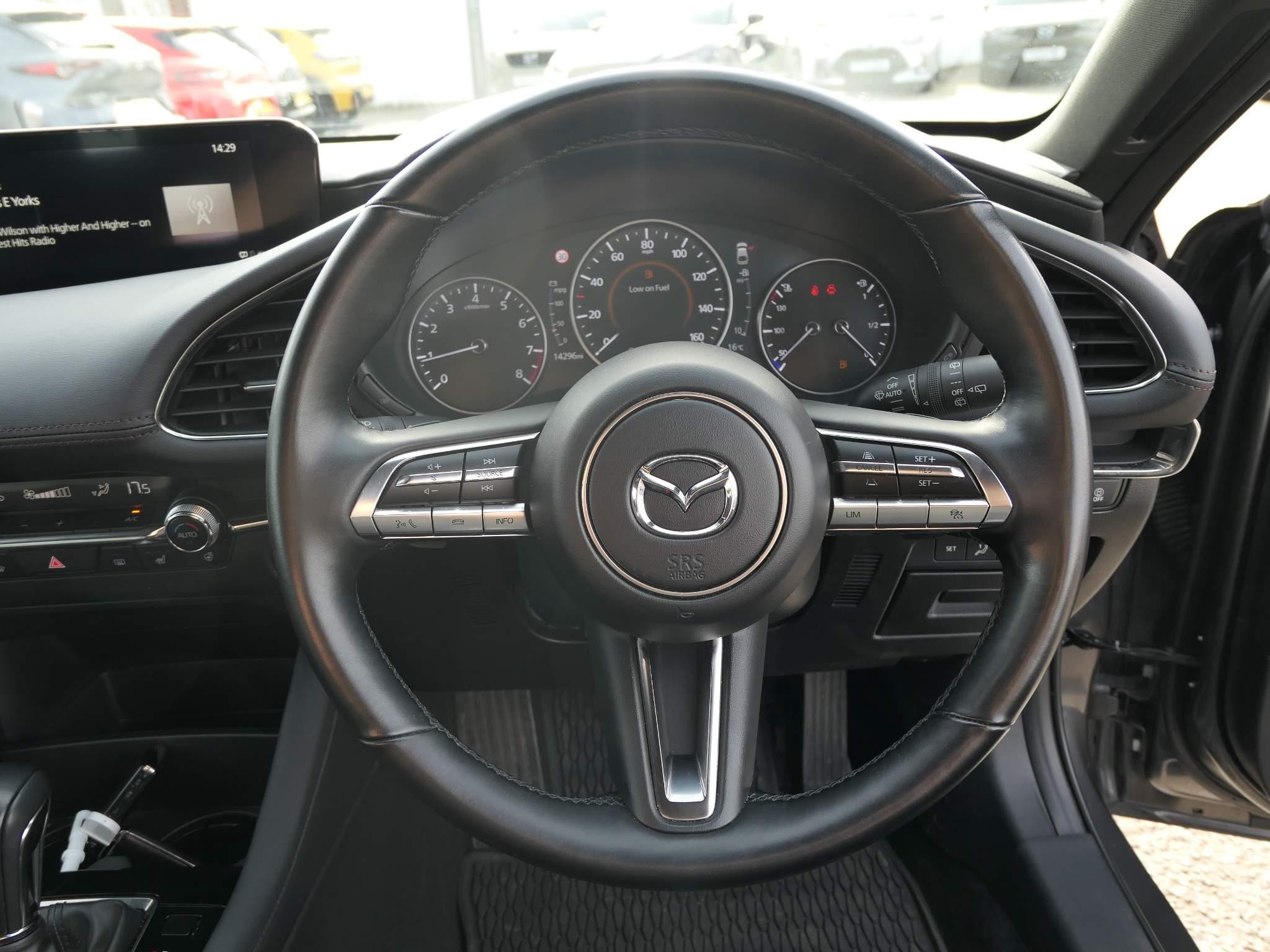 Mazda Mazda3 2.0 e-SKYACTIV-G MHEV GT Sport Auto Euro 6 (s/s) 5dr (YY72FXW) image 12
