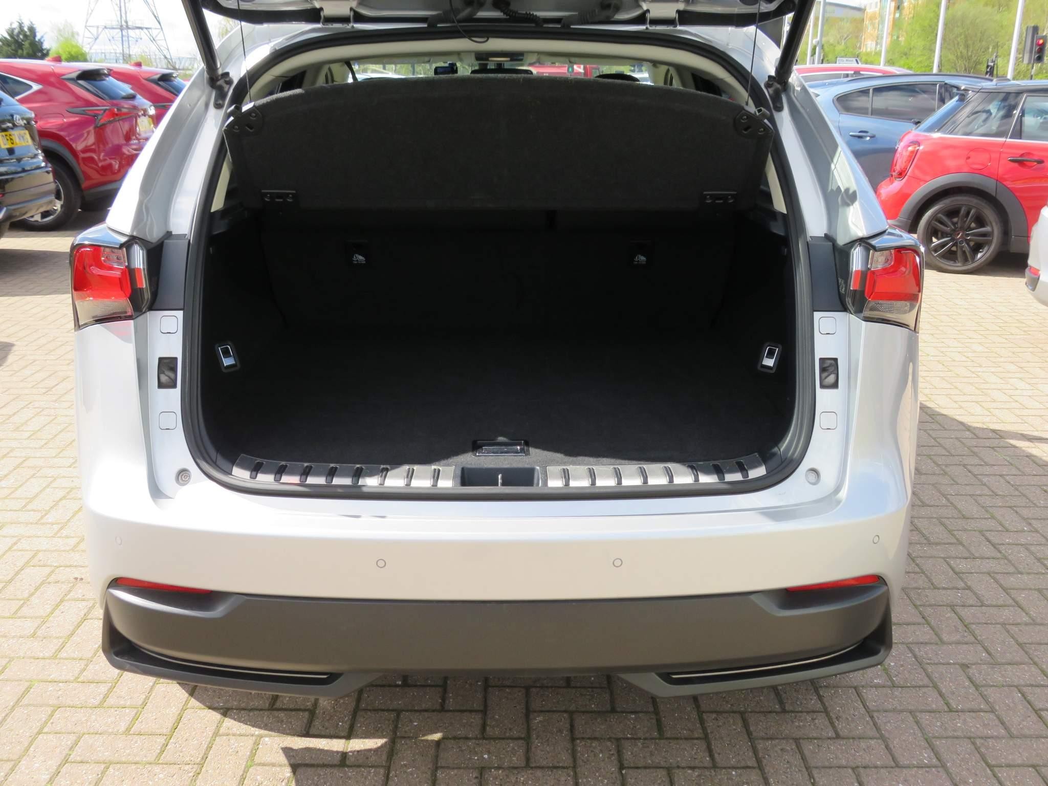 Lexus NX 2.5 300h Luxury SUV 5dr Petrol Hybrid E-CVT 4WD Euro 6 (s/s) (197 ps) (NL16UKA) image 11