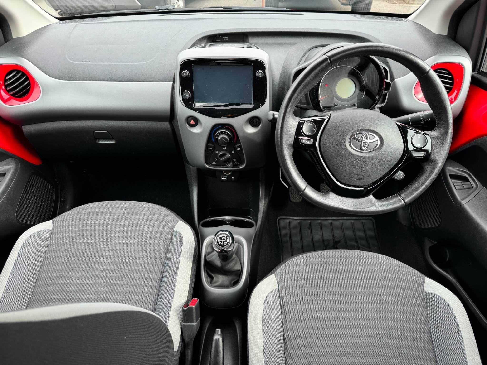 Toyota Aygo 1.0 VVT-i X-Play 5dr (NX69VHD) image 14