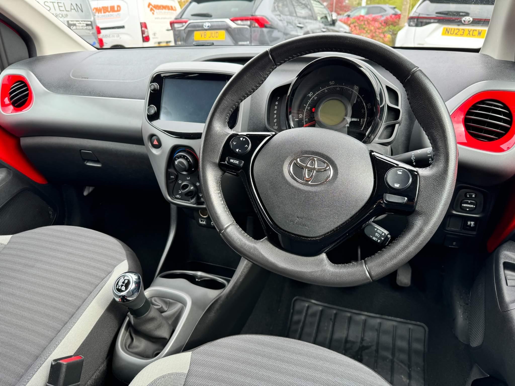 Toyota Aygo 1.0 VVT-i X-Play 5dr (NX69VHD) image 15