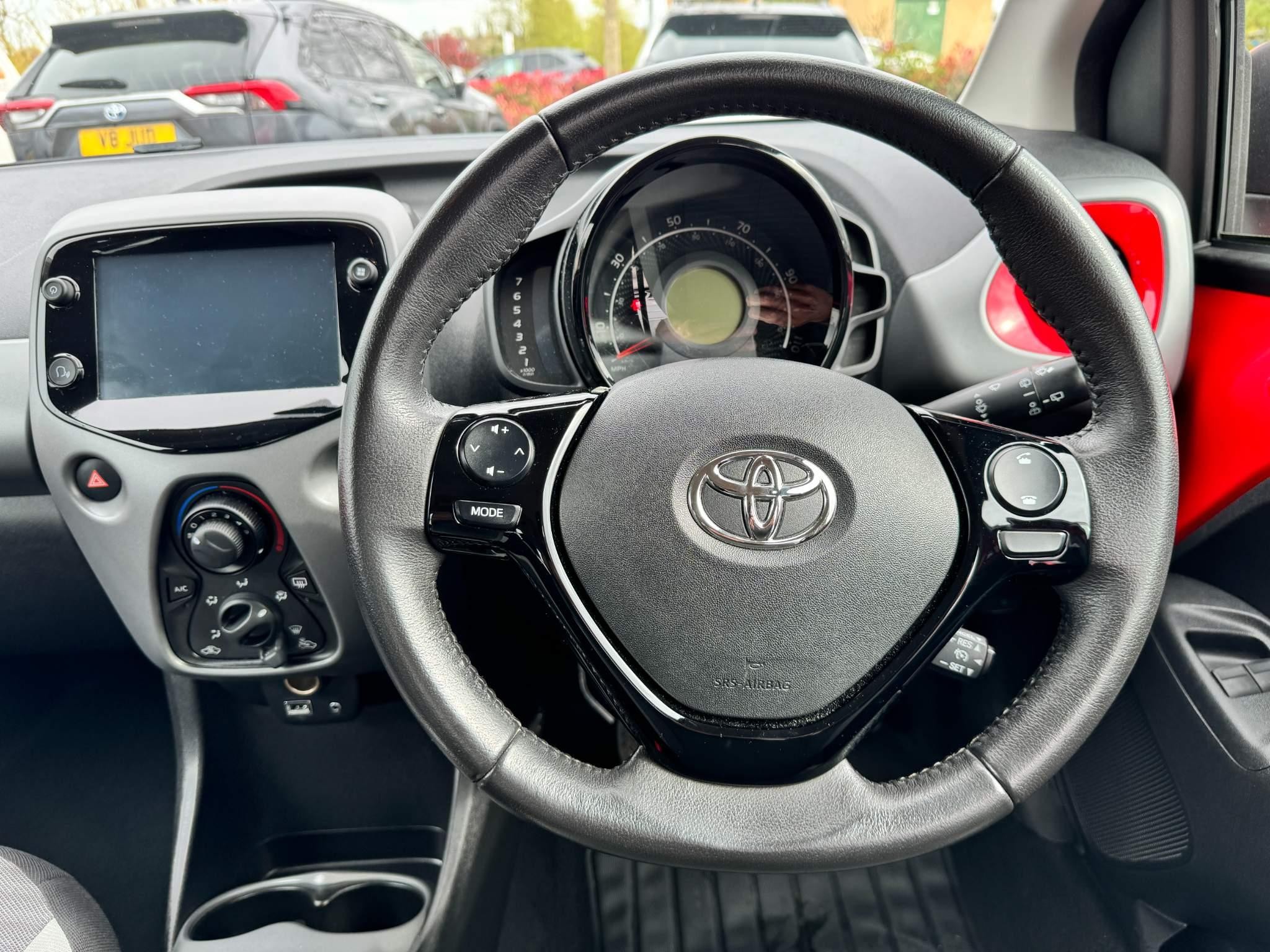 Toyota Aygo 1.0 VVT-i X-Play 5dr (NX69VHD) image 16