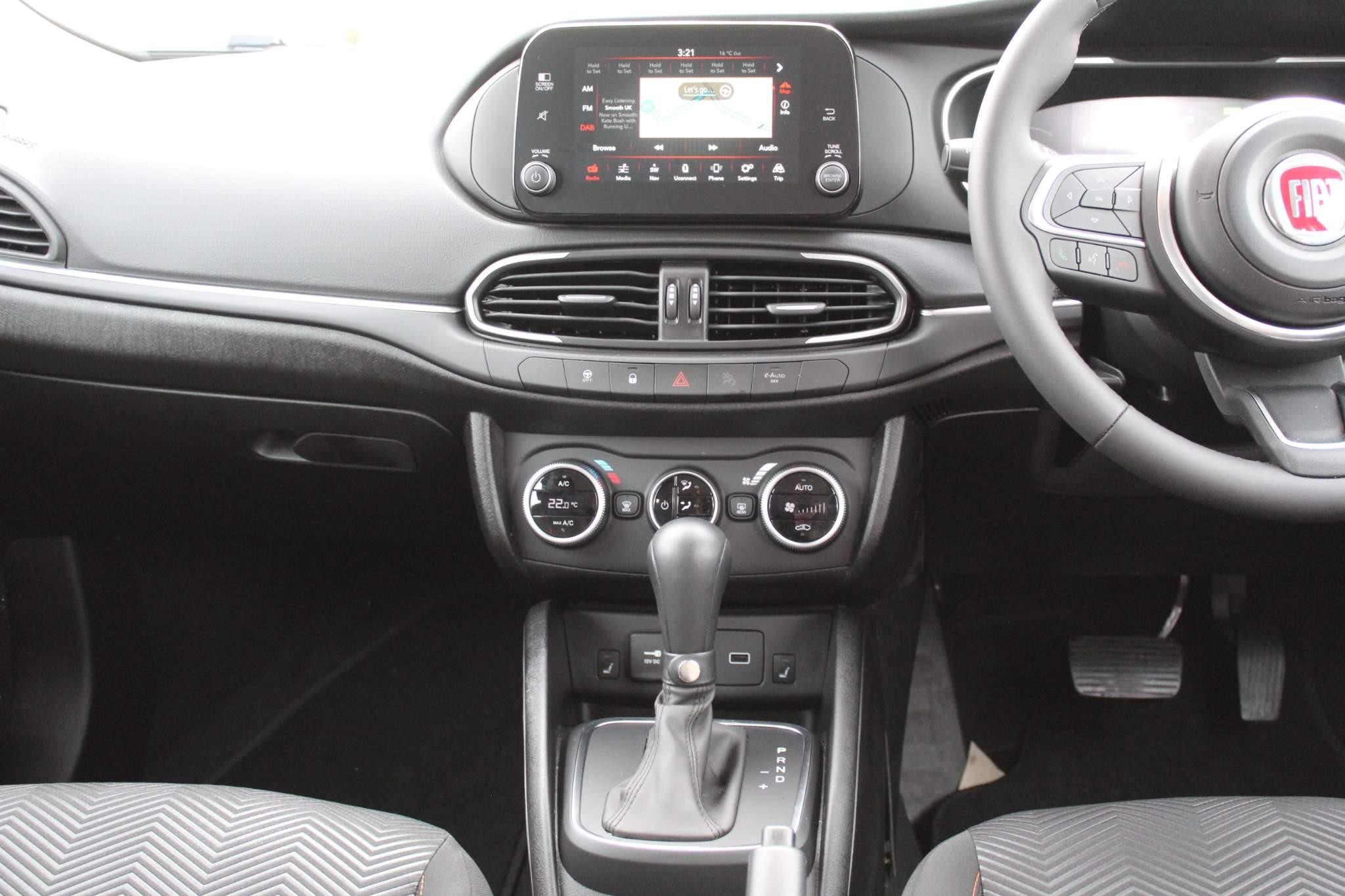 Fiat Tipo 1.5 FireFly Turbo MHEV Garmin DCT Euro 6 (s/s) 5dr (MT23LNX) image 18