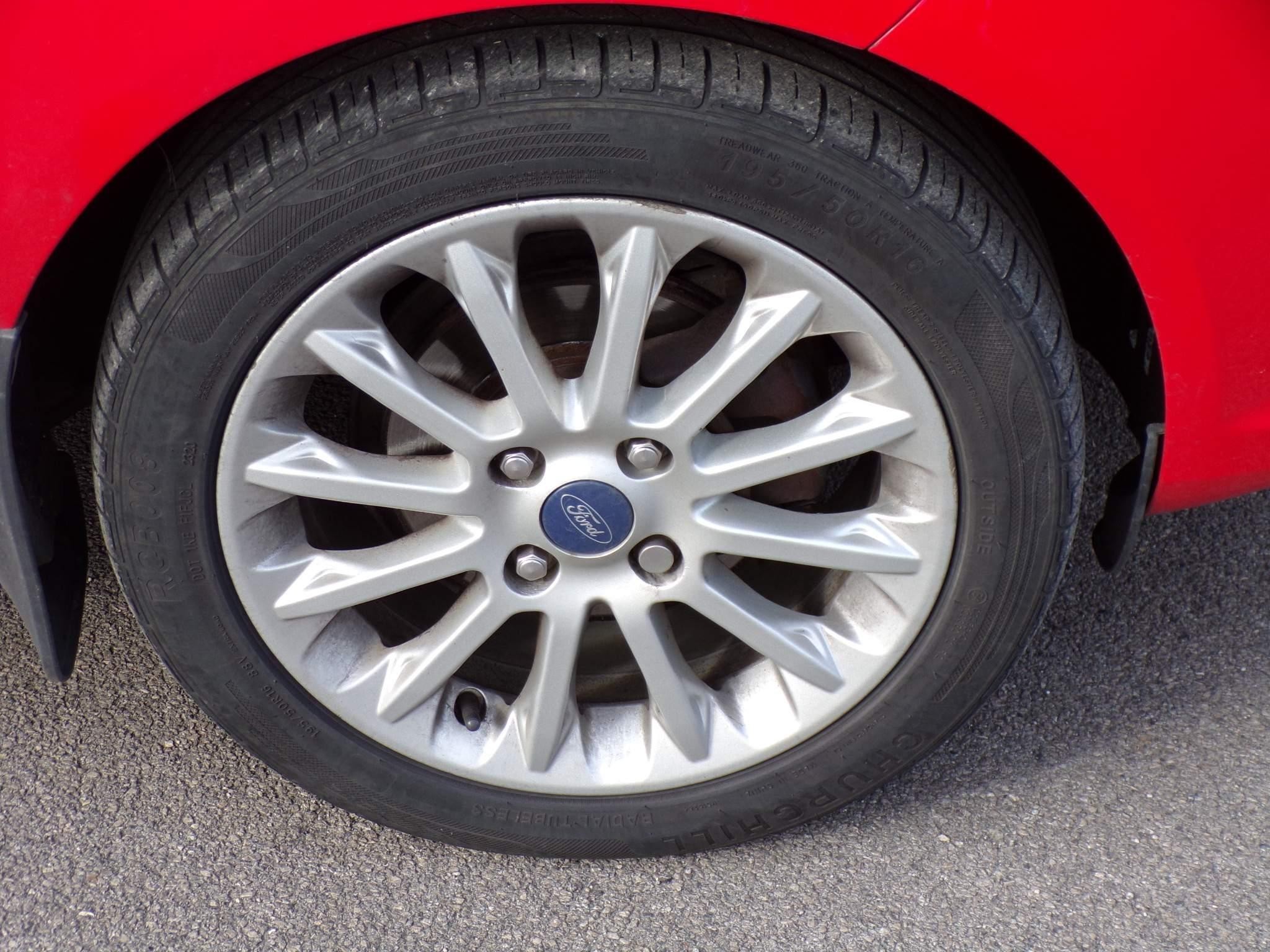 Ford Fiesta 1.6 TDCi Titanium X Euro 5 5dr (FX15MKP) image 8