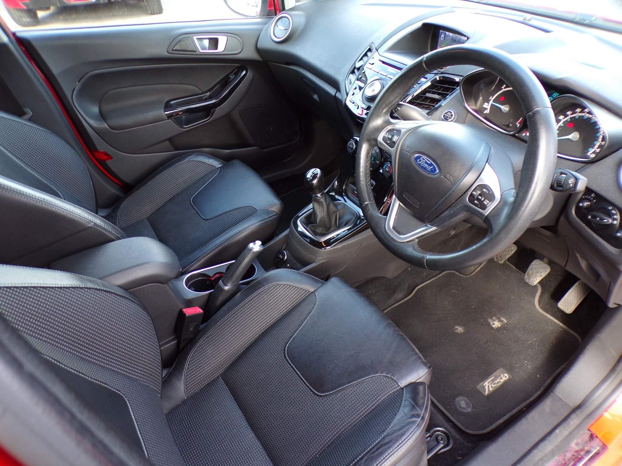 Ford Fiesta 1.6 TDCi Titanium X Euro 5 5dr (FX15MKP) image 11