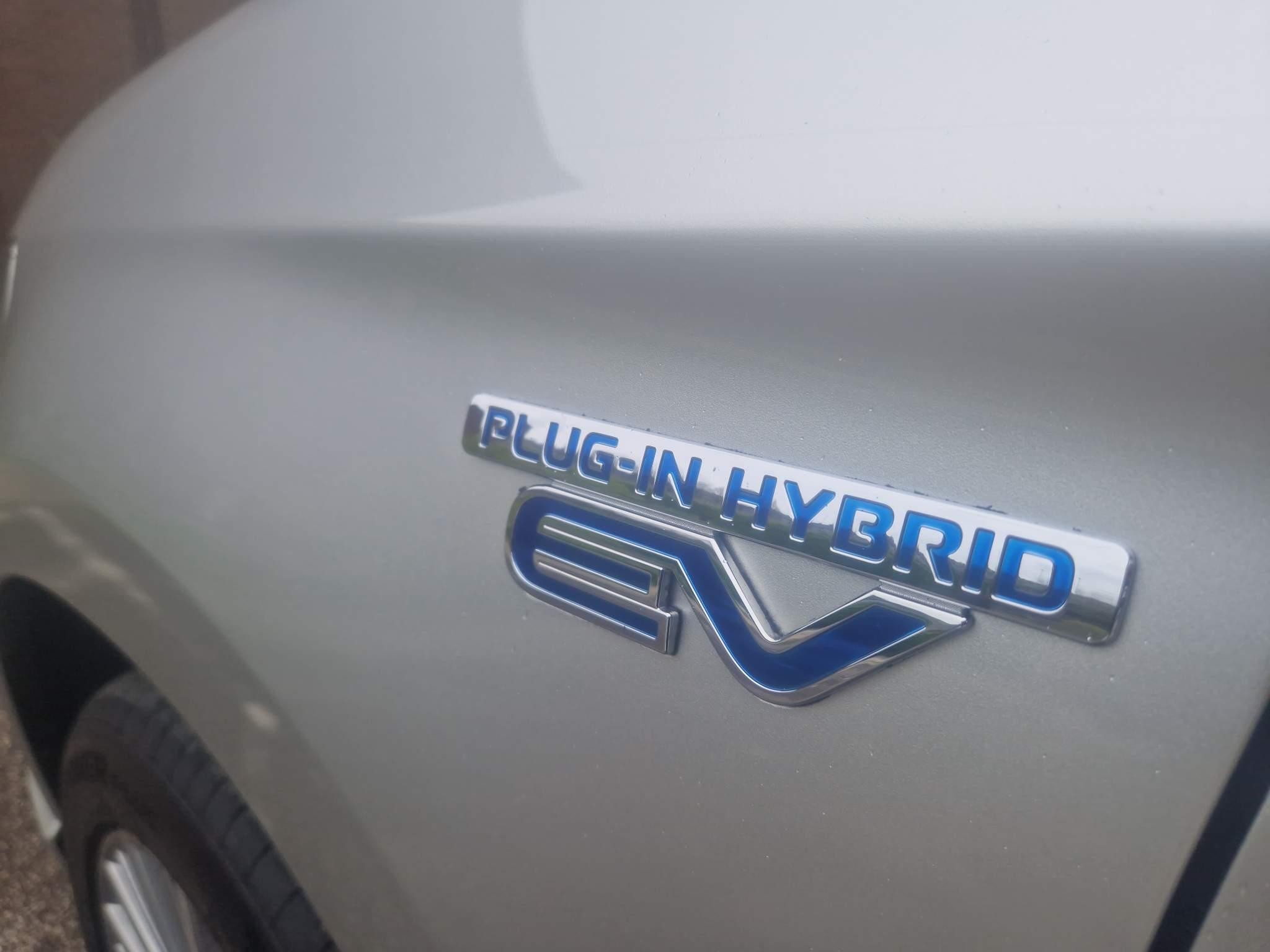Mitsubishi Outlander 2.4h TwinMotor 13.8kWh Dynamic Safety SUV 5dr Petrol Plug-in Hybrid CVT 4WD Euro 6 (s/s) (224 ps) (WP21BWB) image 31