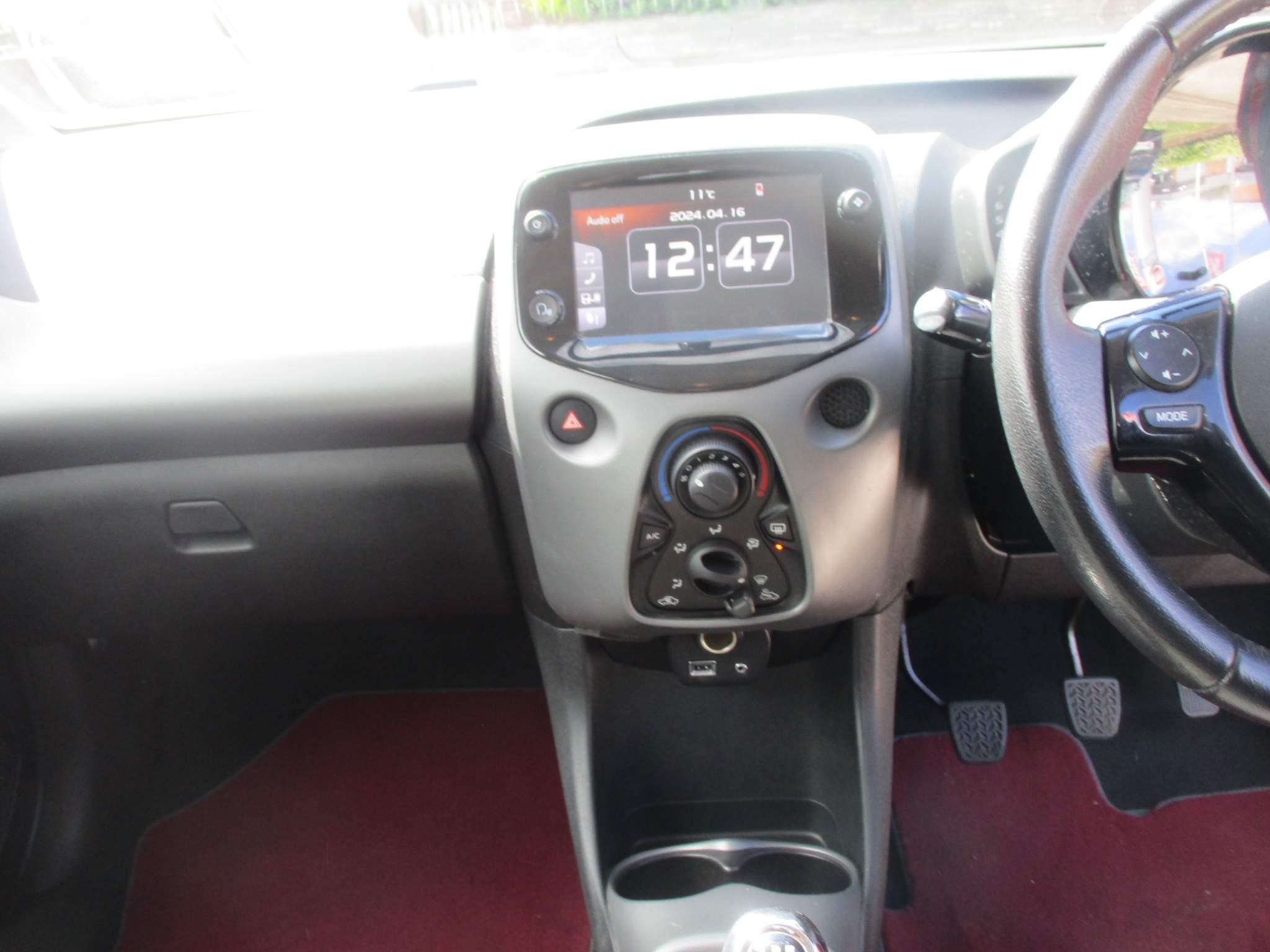 Toyota Aygo 1.0 VVT-i X-Play 5dr (YR20DXU) image 13