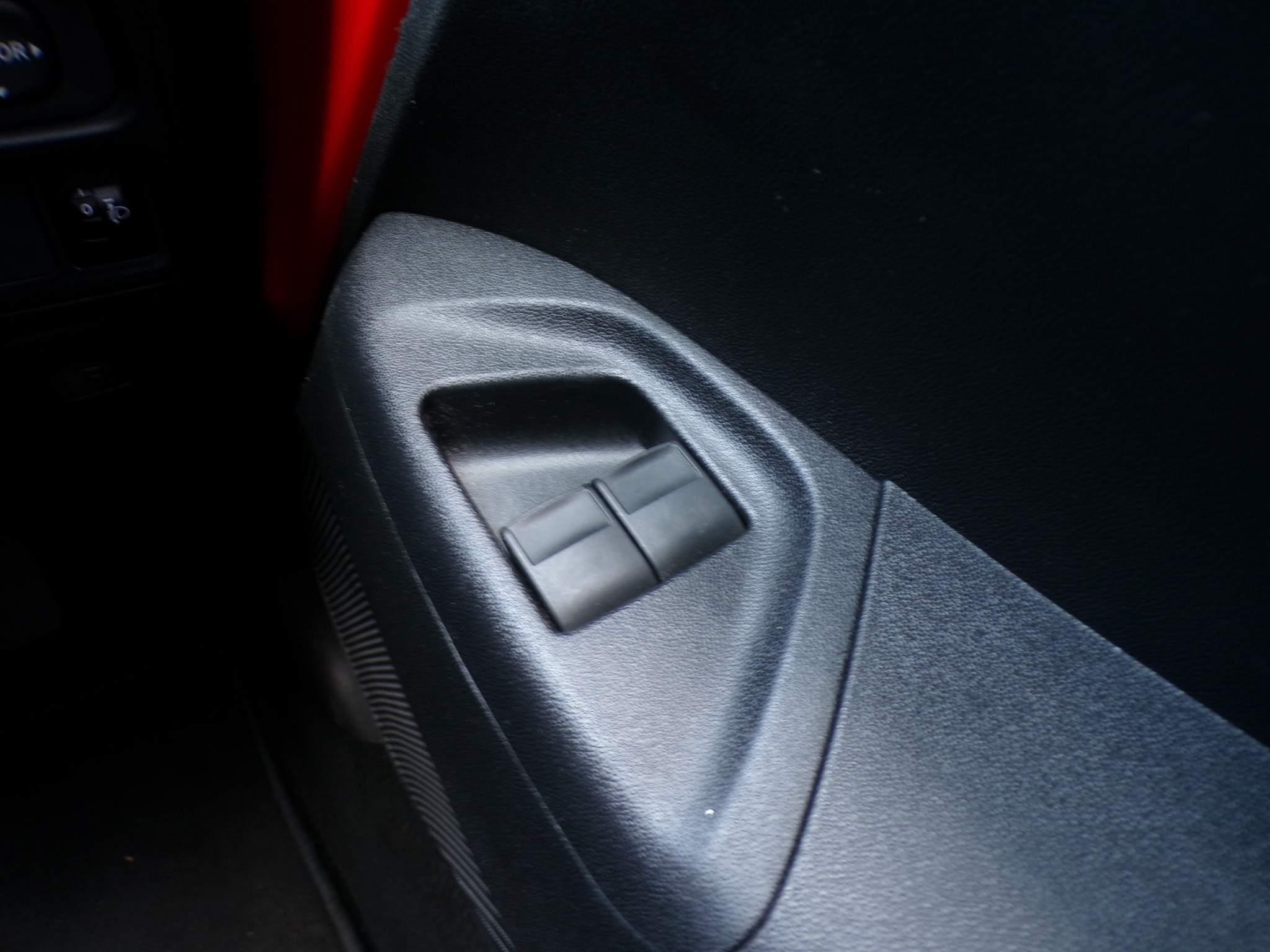 Toyota Aygo 1.0 VVT-i x-play Hatchback 5dr Petrol Manual Euro 6 (68 ps) (NU67OHH) image 8