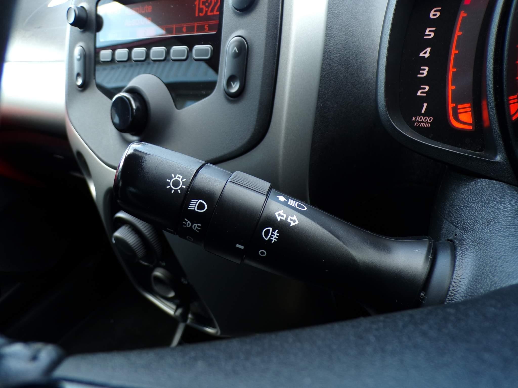 Toyota Aygo 1.0 VVT-i x-play Hatchback 5dr Petrol Manual Euro 6 (68 ps) (NU67OHH) image 10