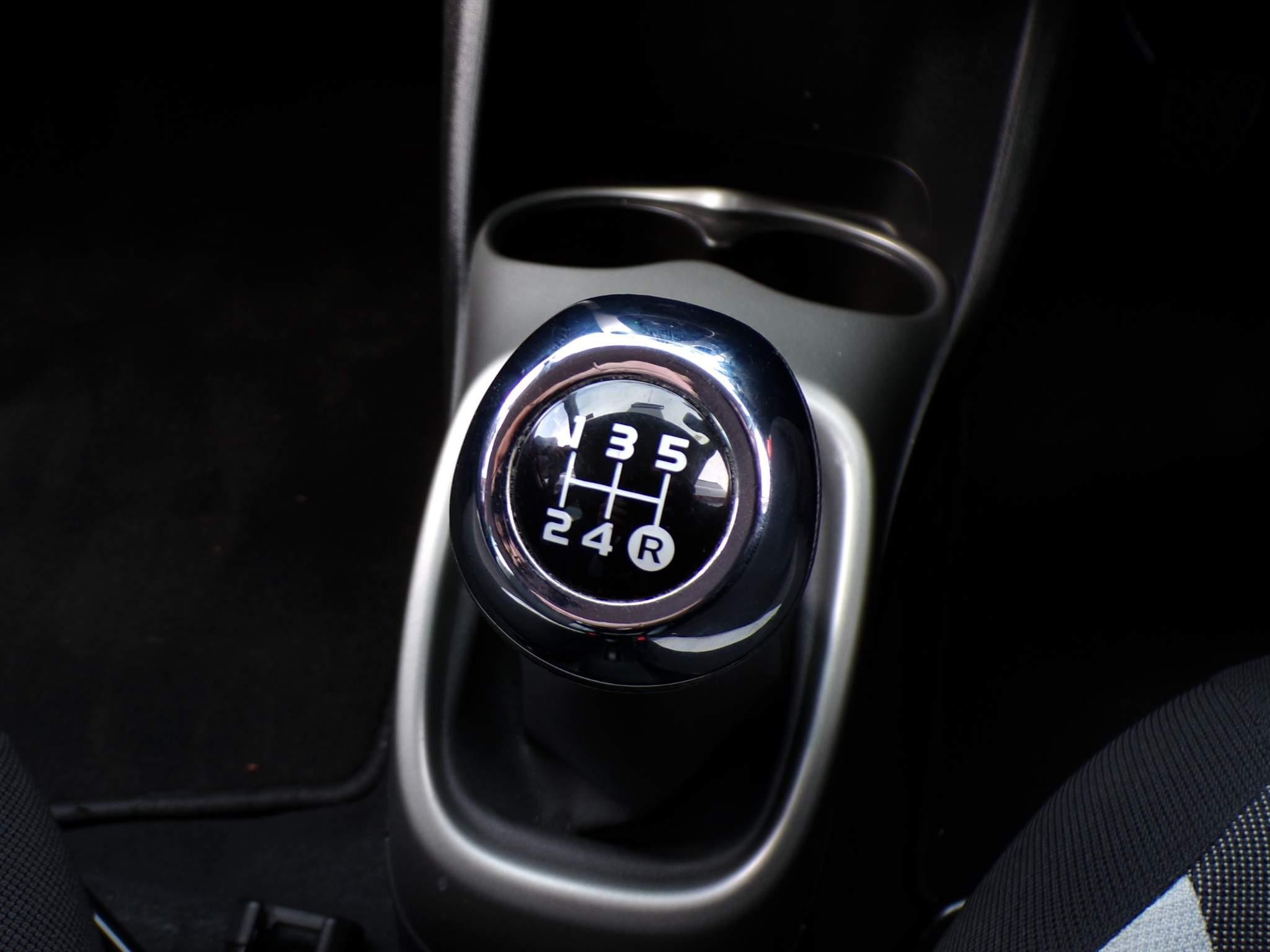 Toyota Aygo 1.0 VVT-i x-play Hatchback 5dr Petrol Manual Euro 6 (68 ps) (NU67OHH) image 15