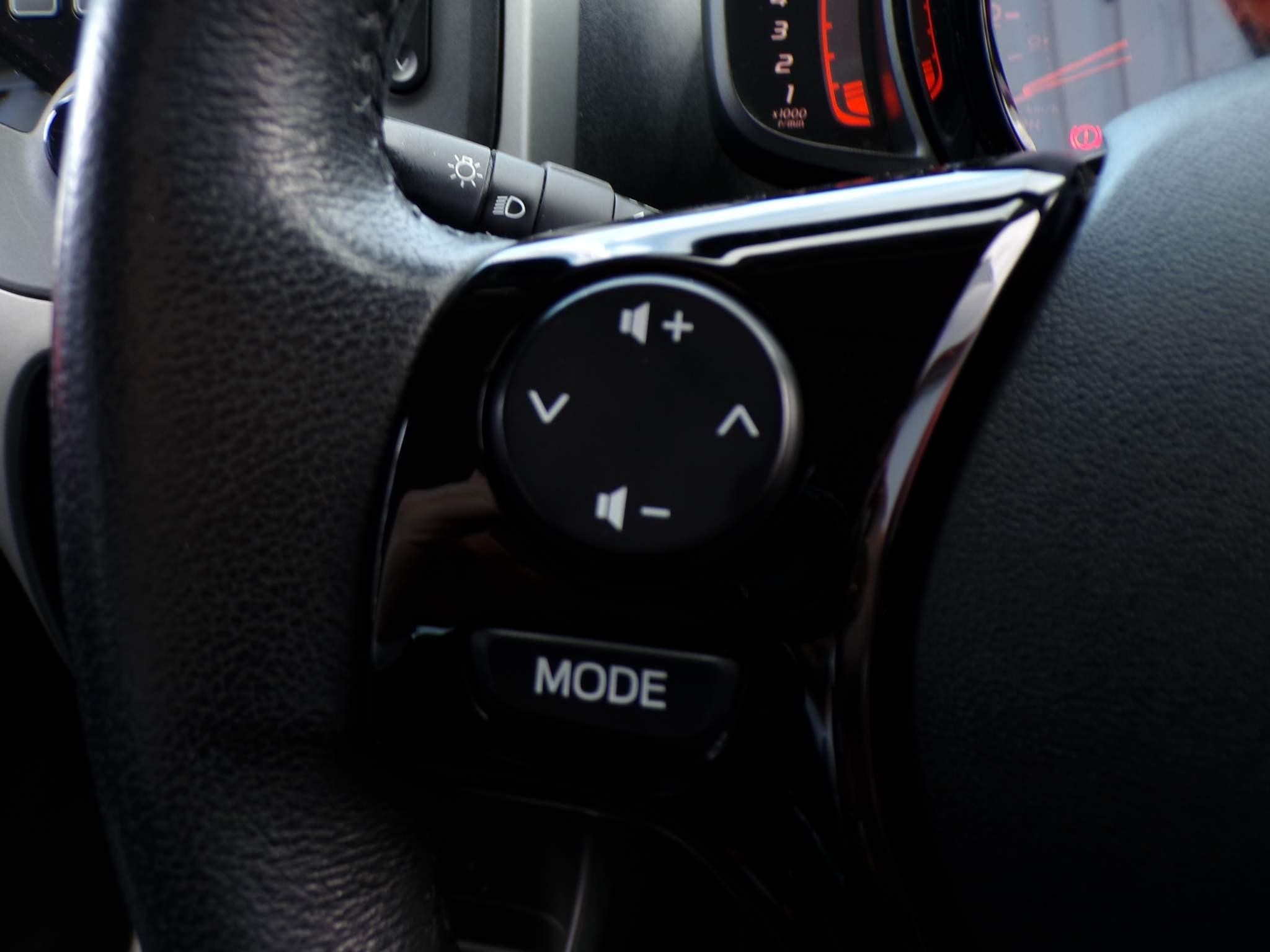 Toyota Aygo 1.0 VVT-i x-play Hatchback 5dr Petrol Manual Euro 6 (68 ps) (NU67OHH) image 16