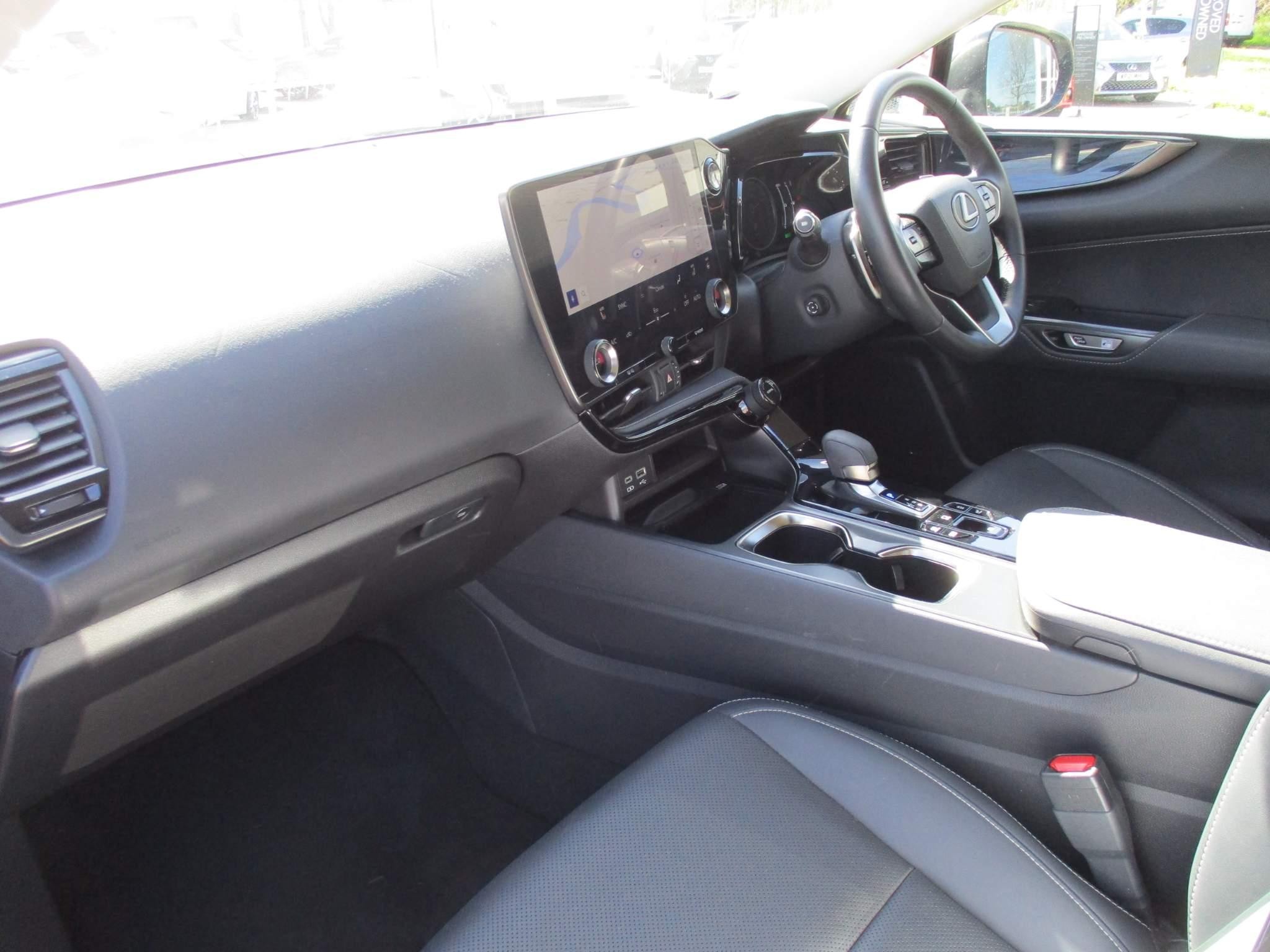 Lexus NX 450h+ 2.5 5dr Premium Plus Pack/Sunroof (NU22LVX) image 12