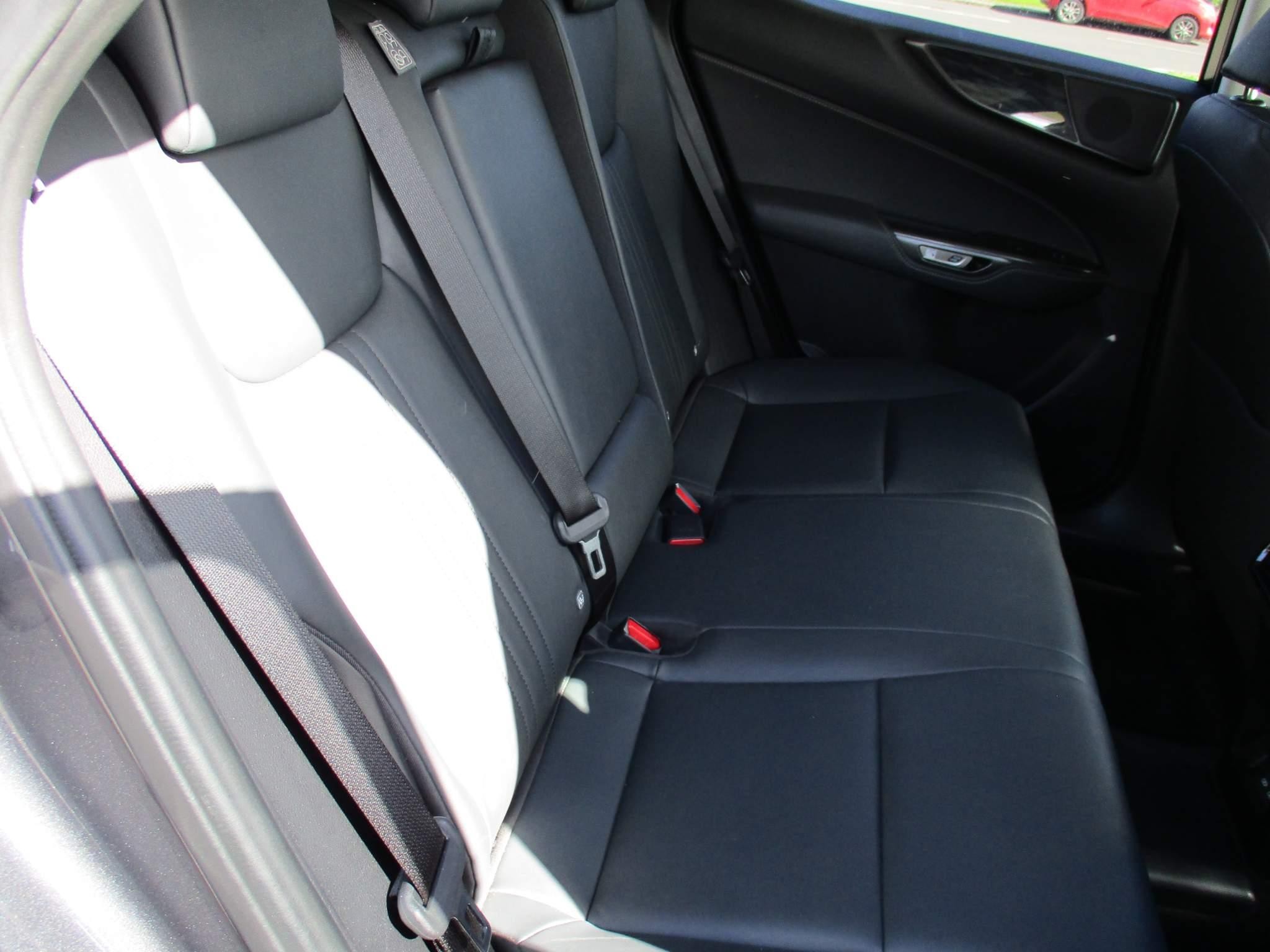 Lexus NX 450h+ 2.5 5dr Premium Plus Pack/Sunroof (NU22LVX) image 16